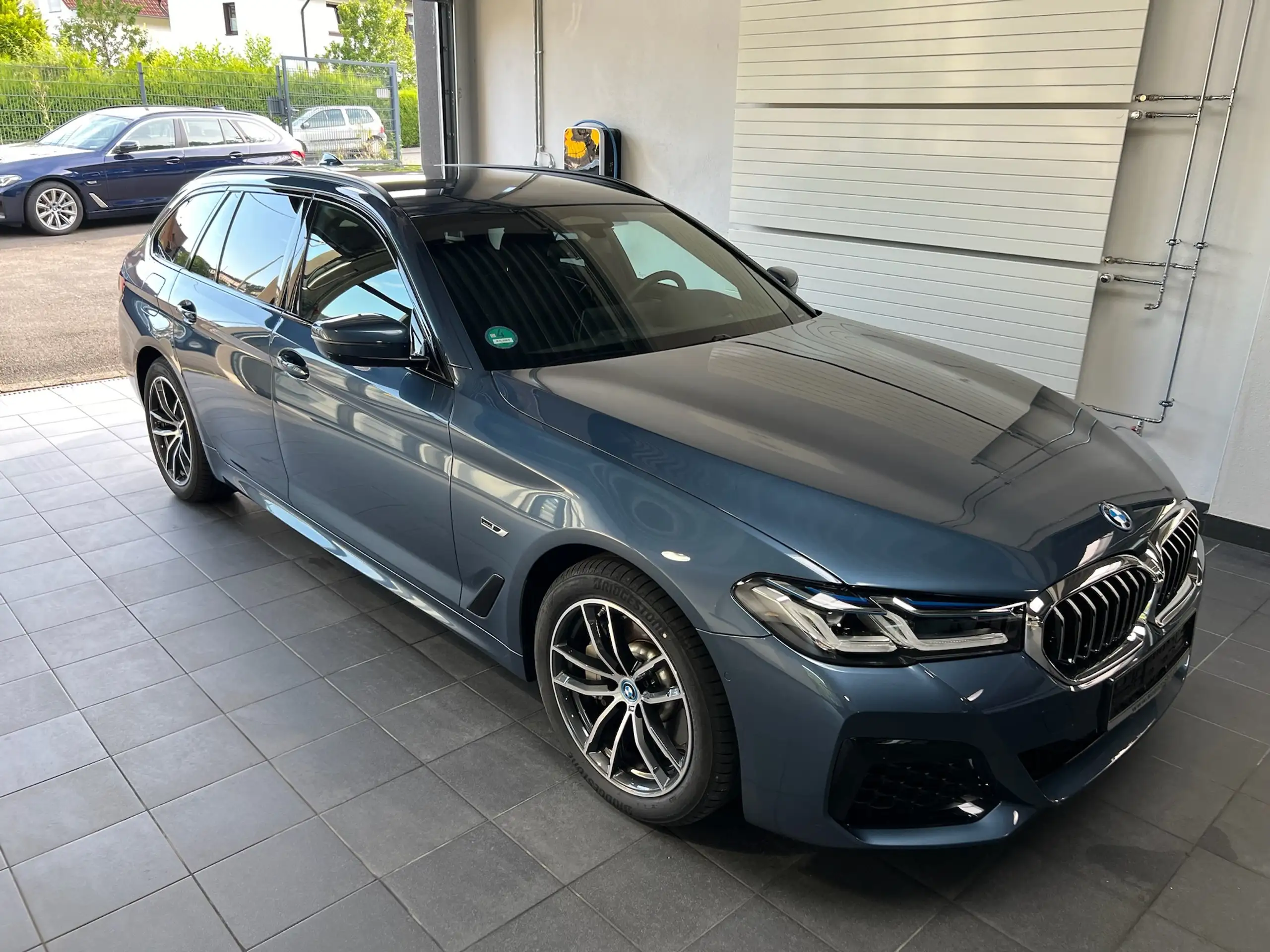 BMW - 530