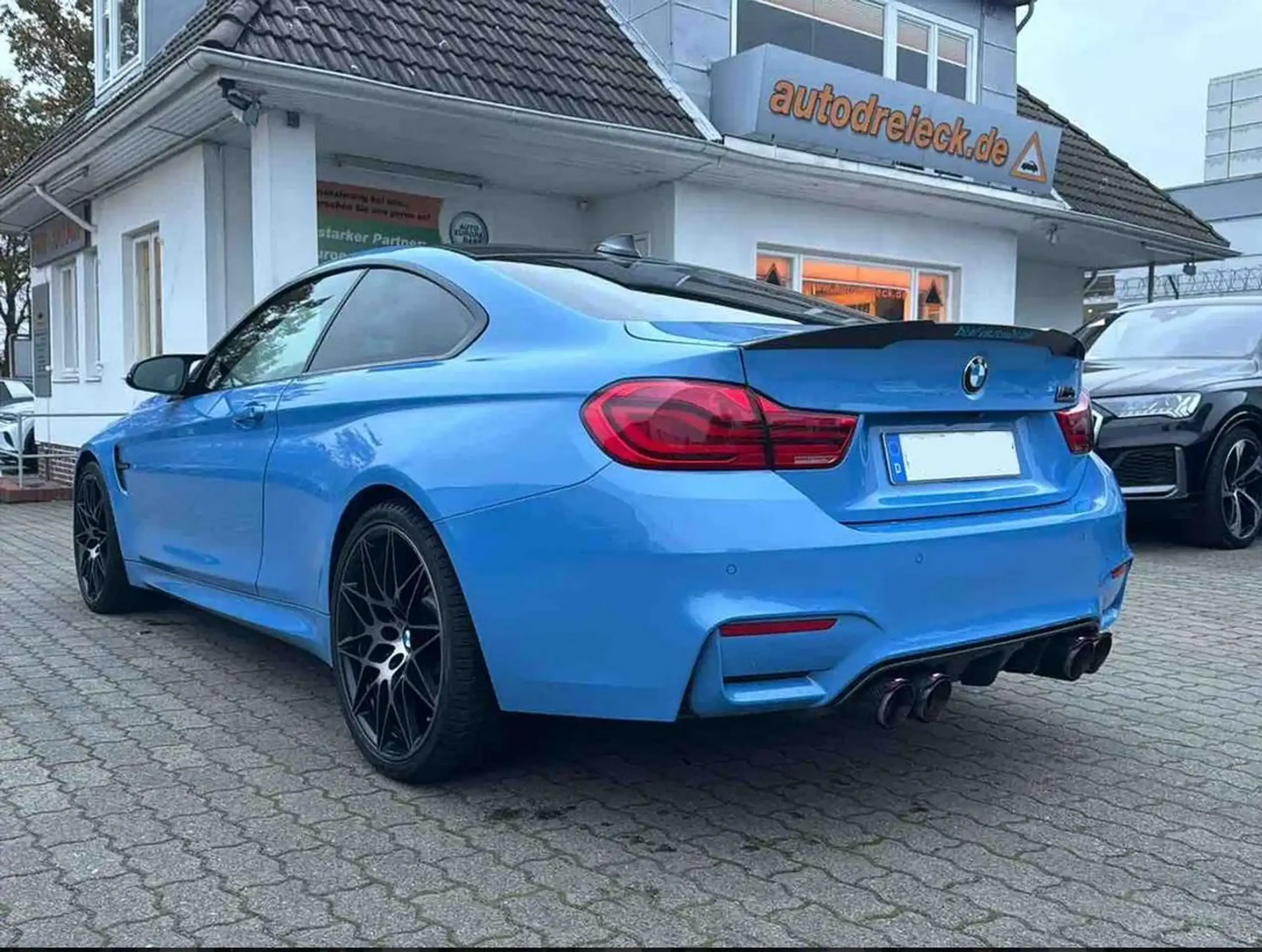 BMW - M4