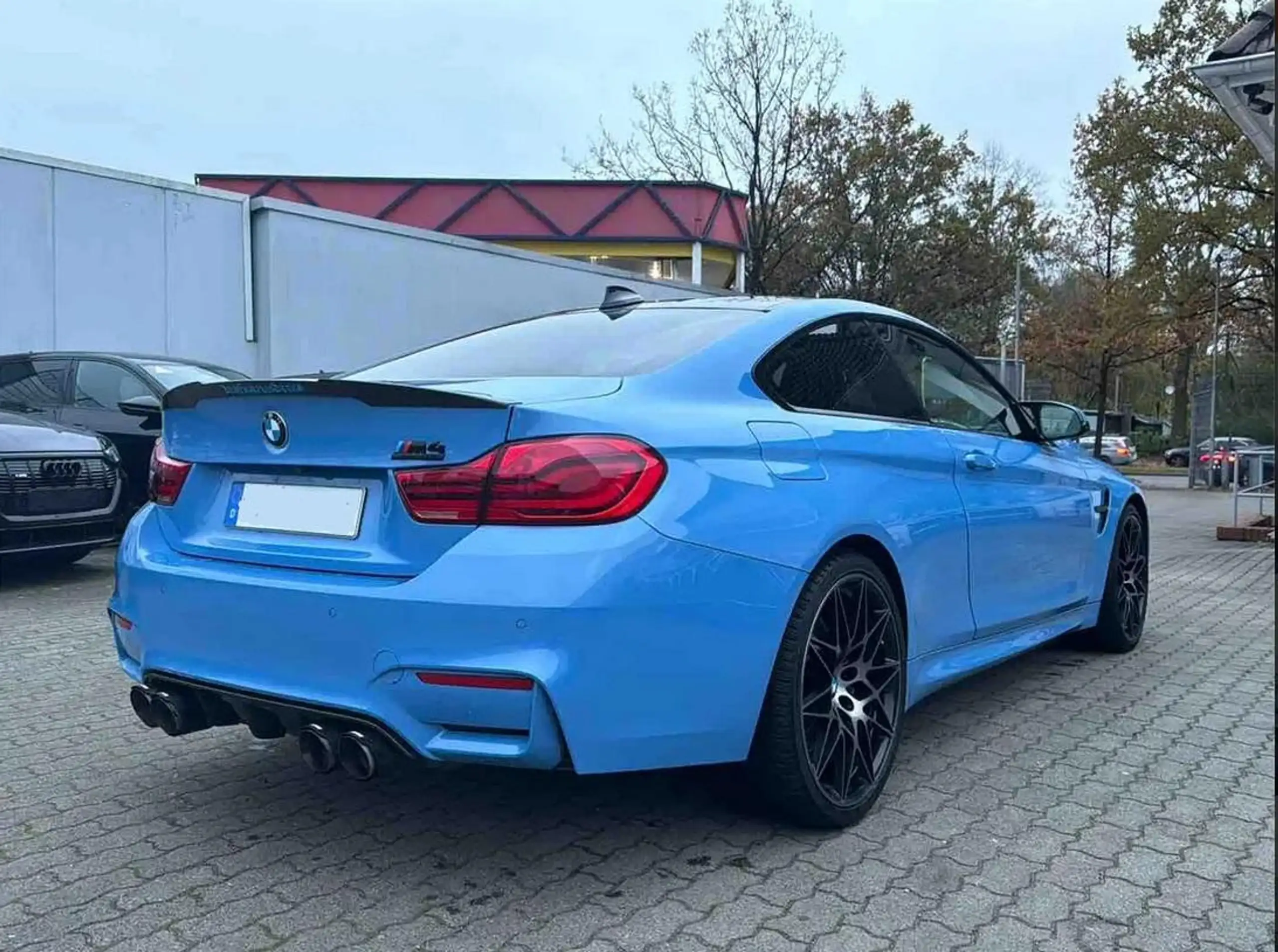 BMW - M4