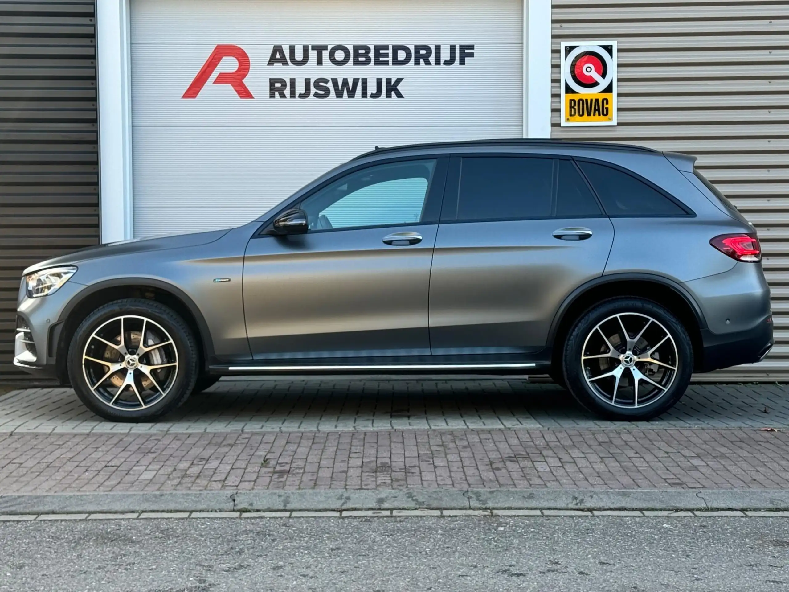 Mercedes-Benz - GLC 300