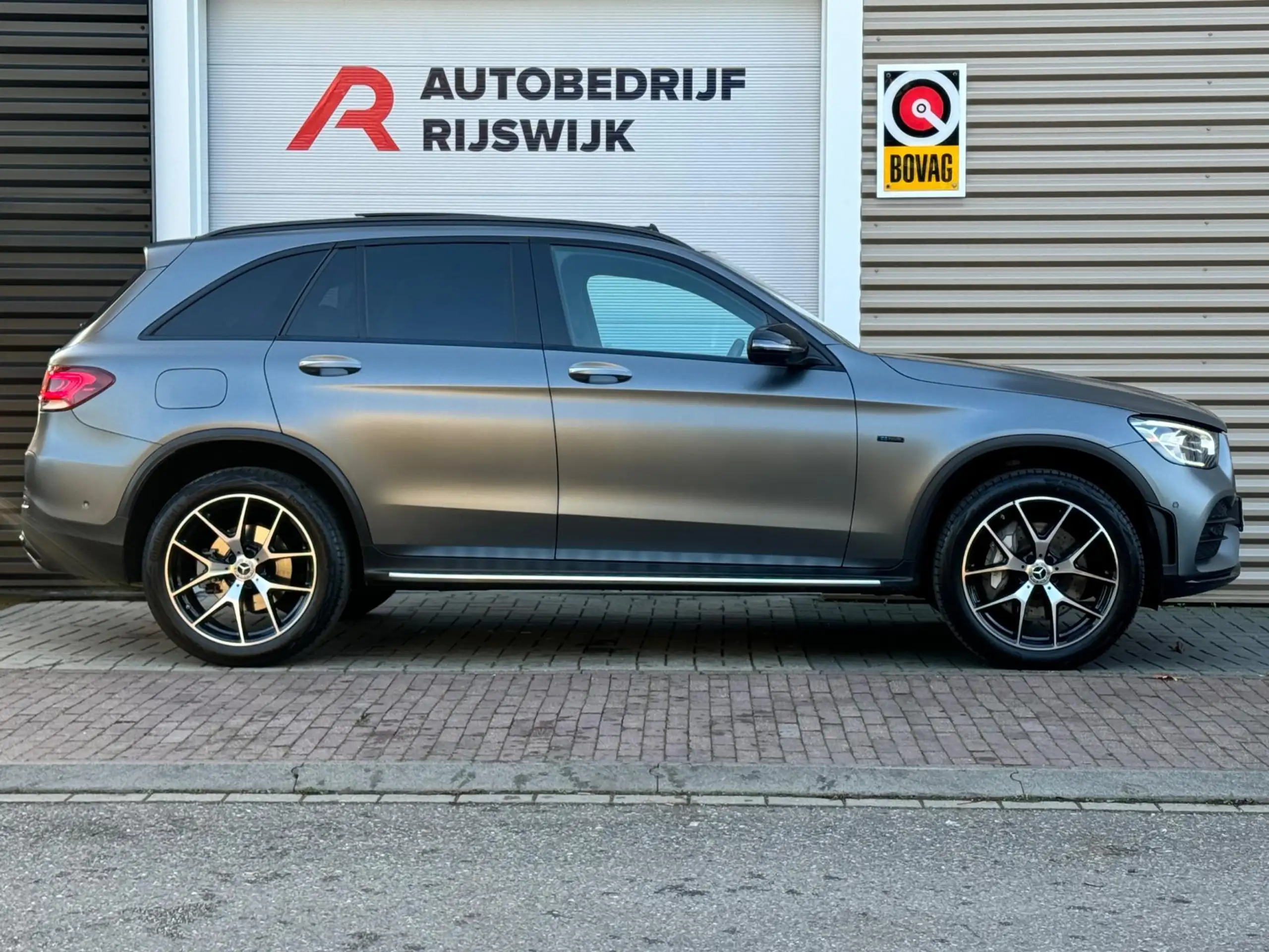 Mercedes-Benz - GLC 300