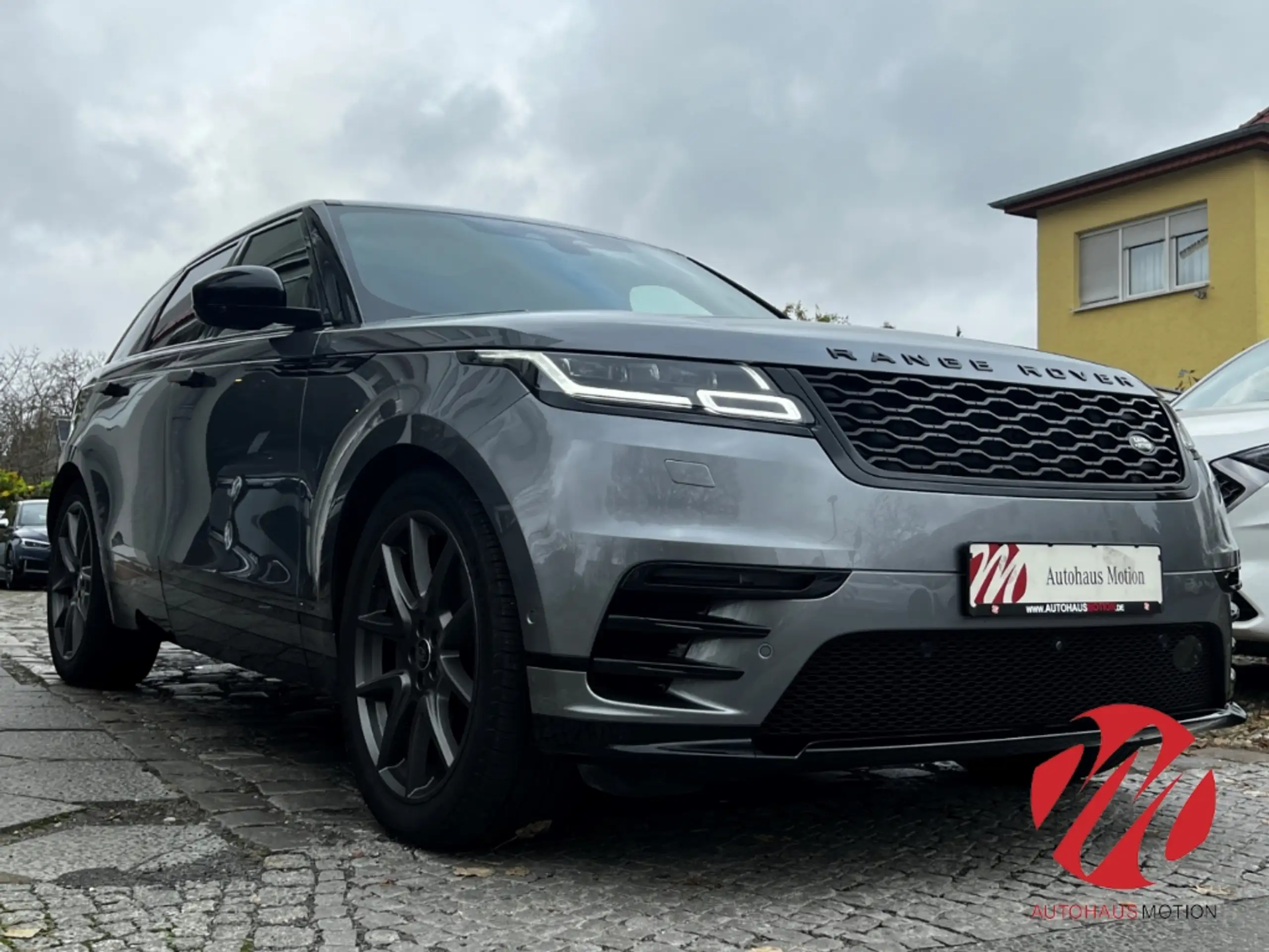 Land Rover - Range Rover Velar