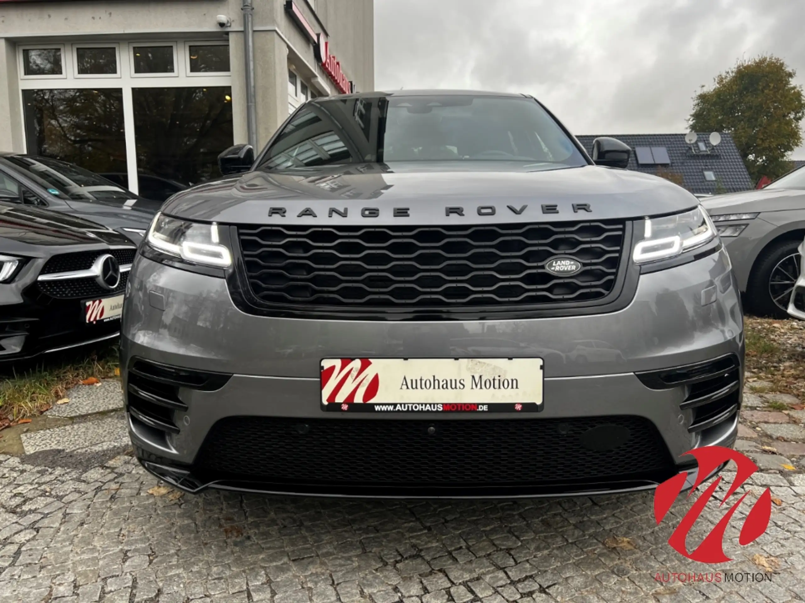 Land Rover - Range Rover Velar