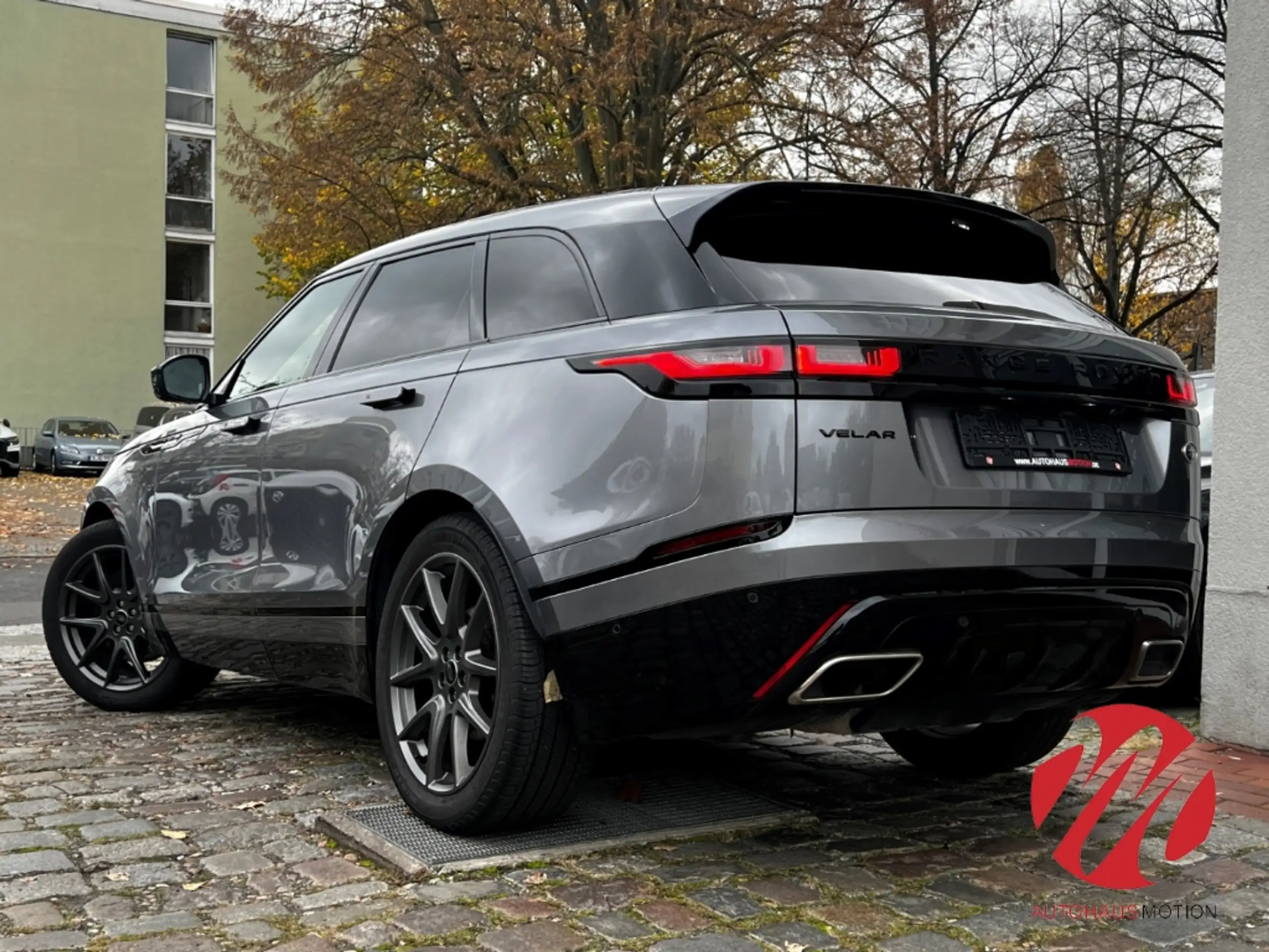 Land Rover - Range Rover Velar