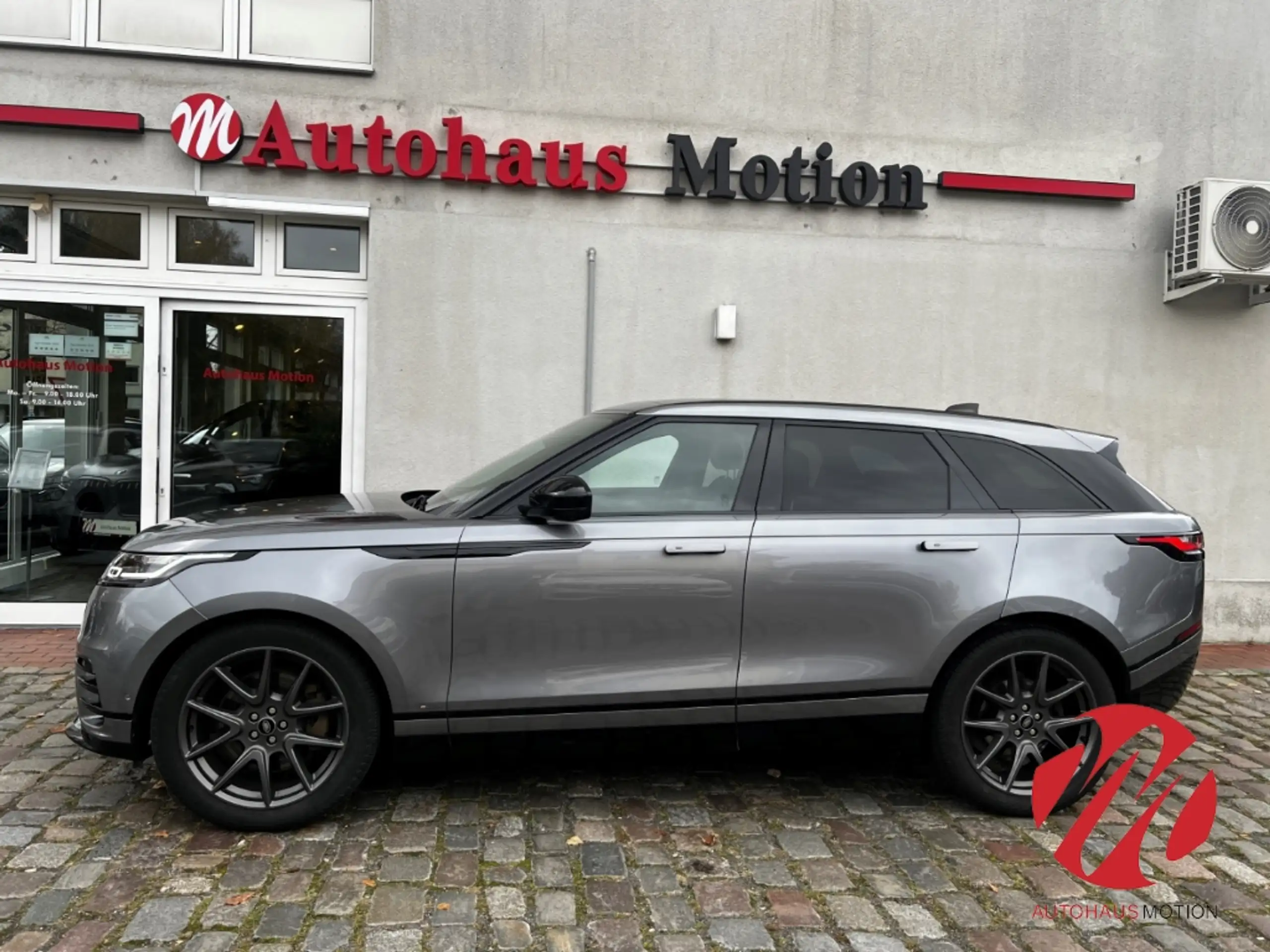 Land Rover - Range Rover Velar