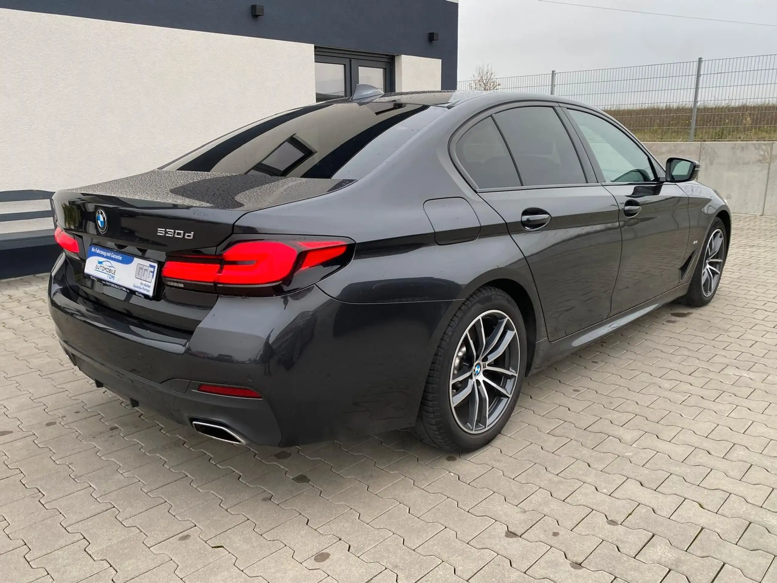 BMW - 530