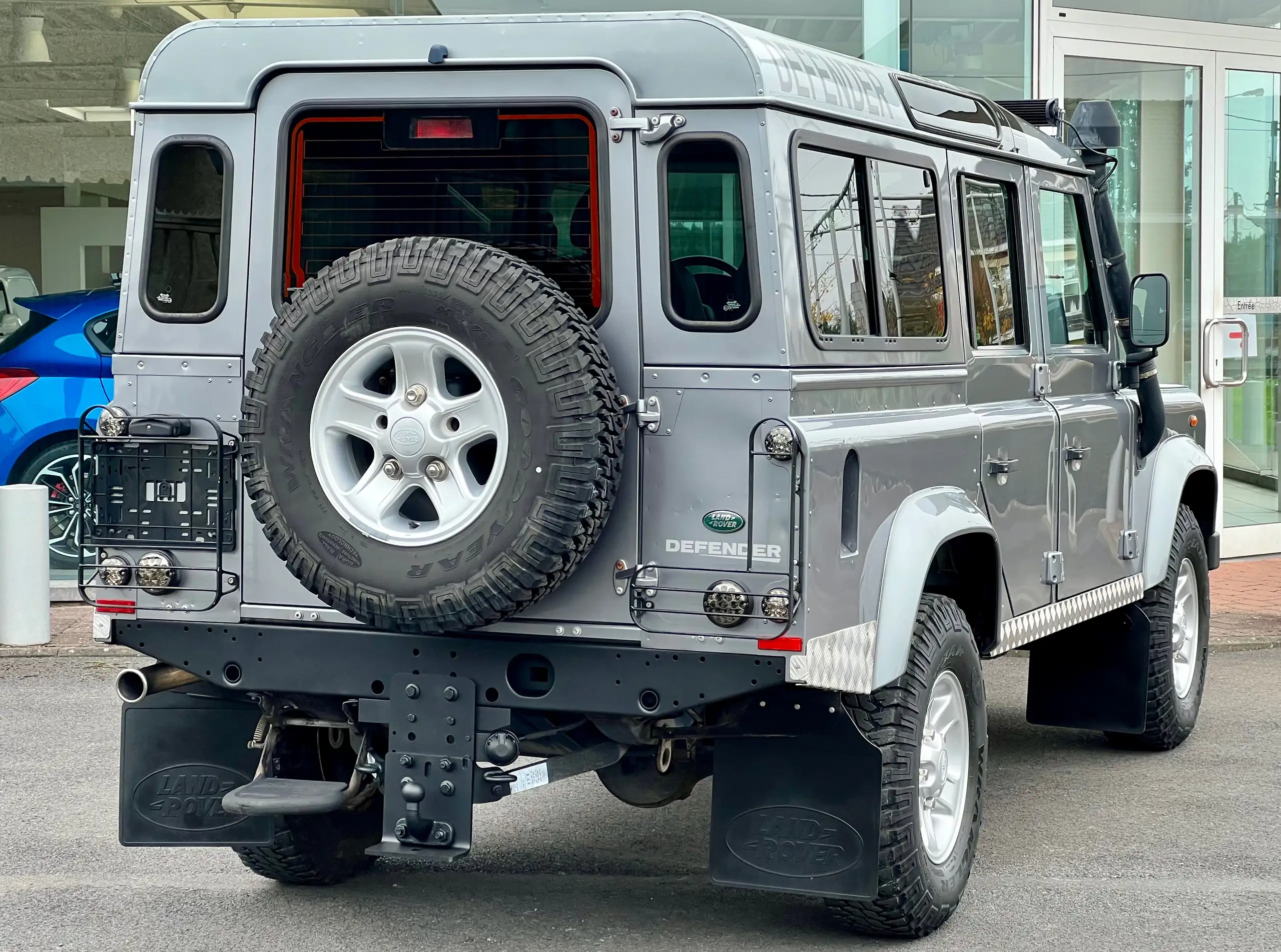 Land Rover - Defender