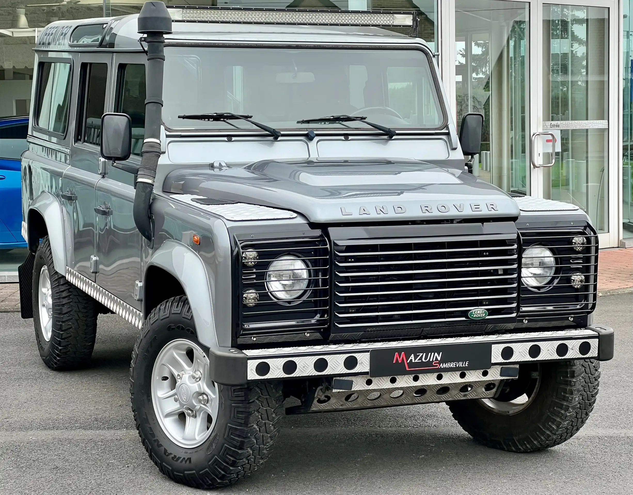 Land Rover - Defender