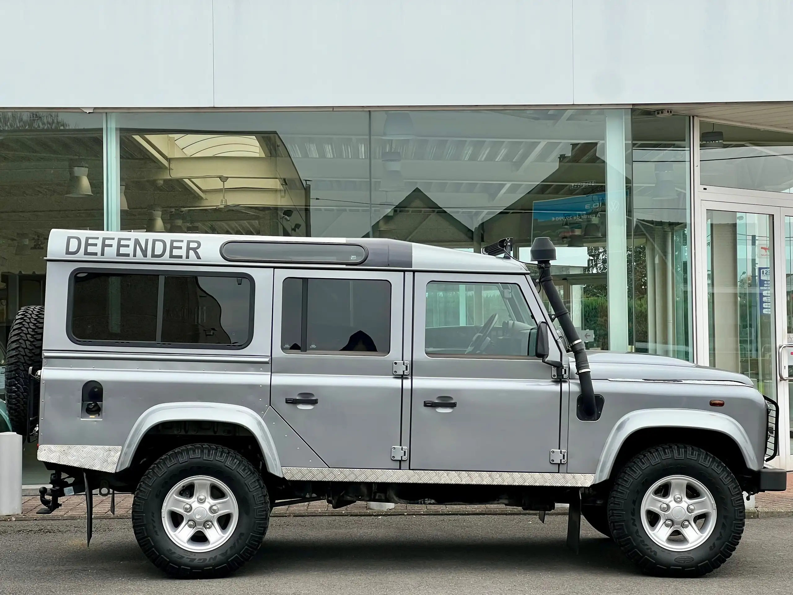 Land Rover - Defender