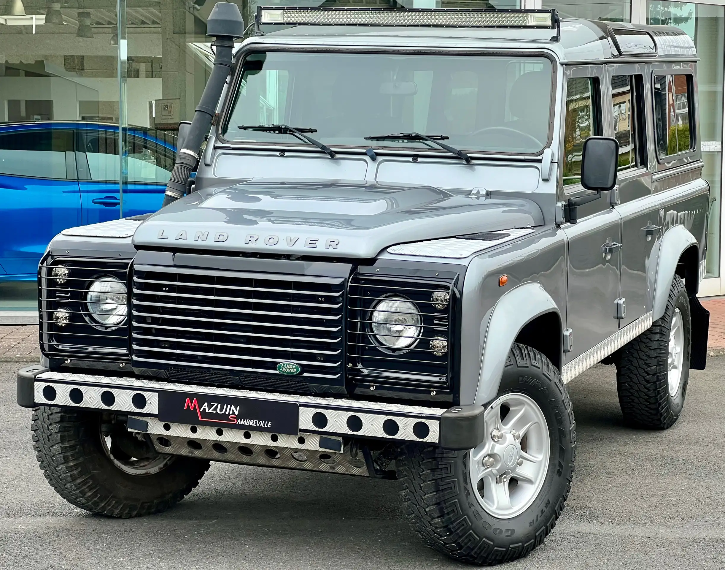 Land Rover - Defender