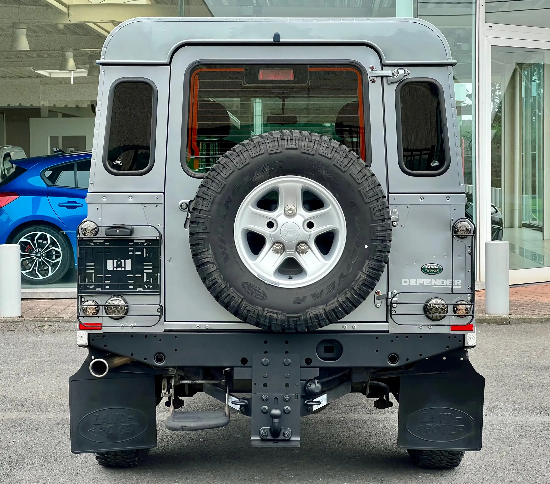 Land Rover - Defender