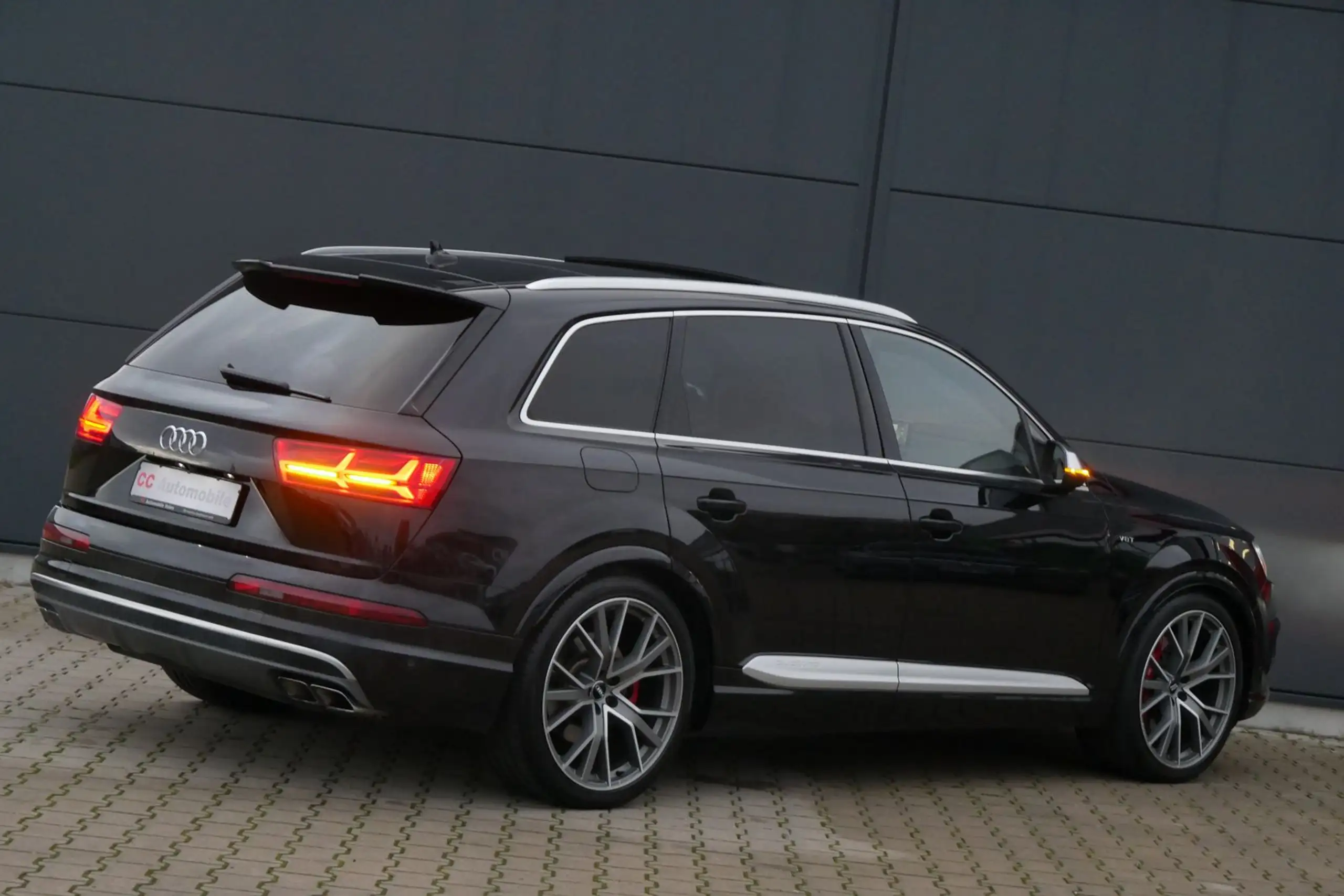 Audi - SQ7