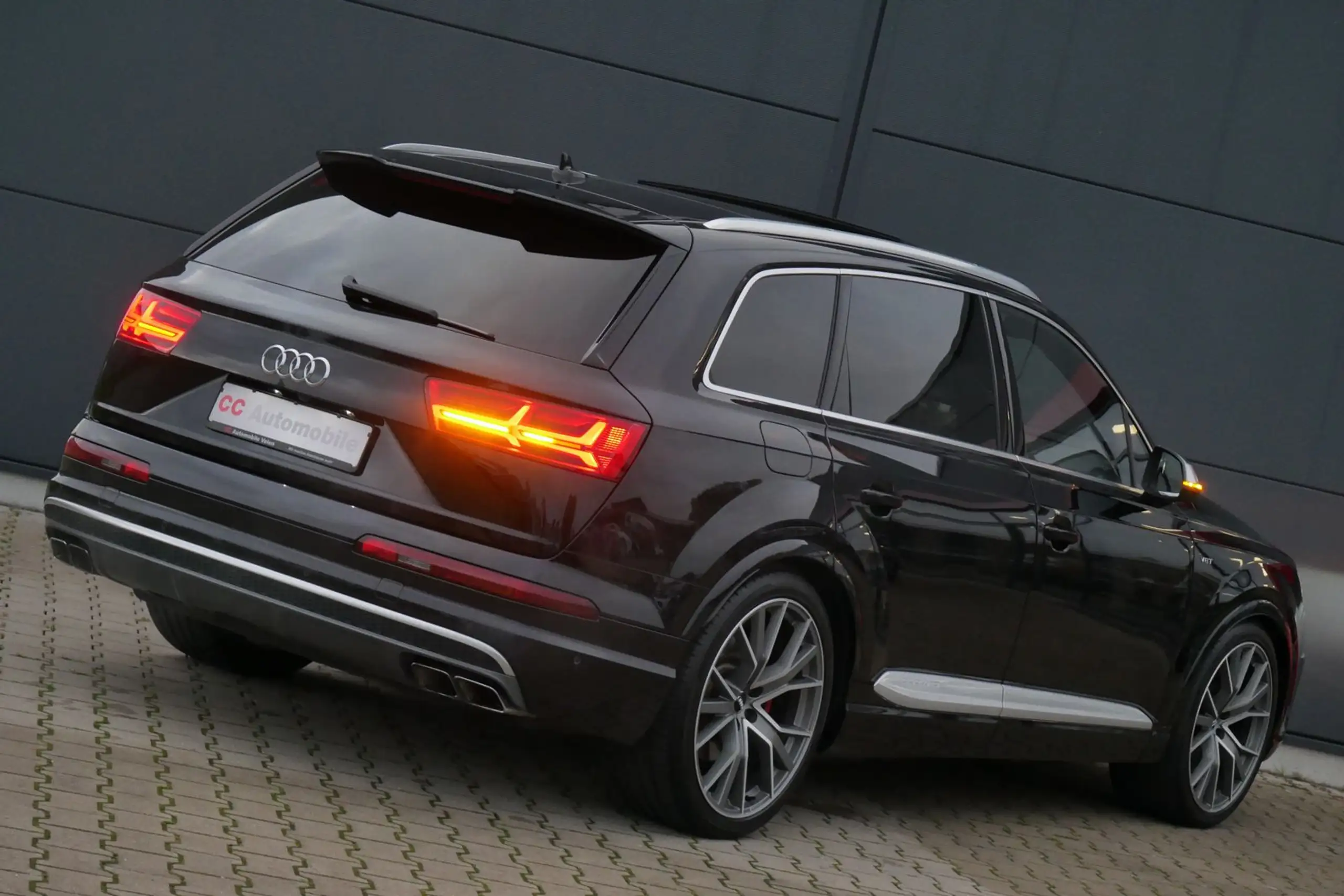 Audi - SQ7