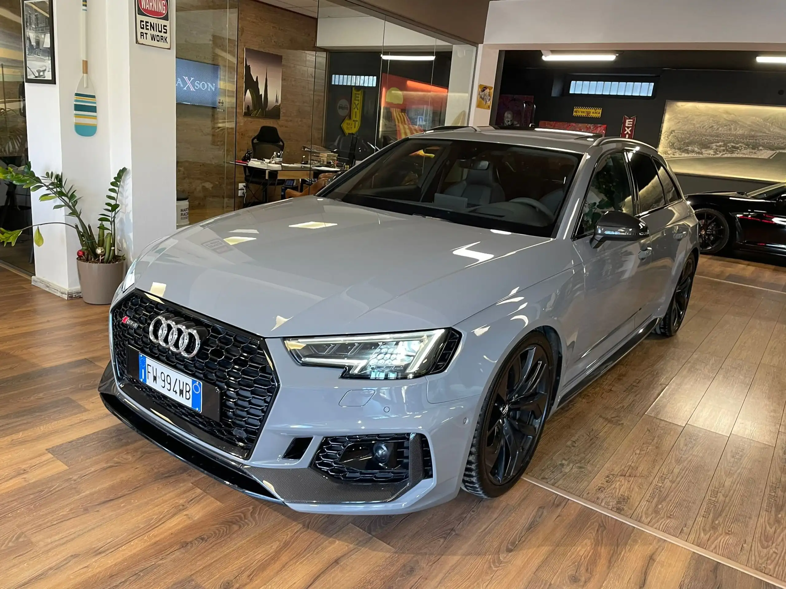 Audi - RS4