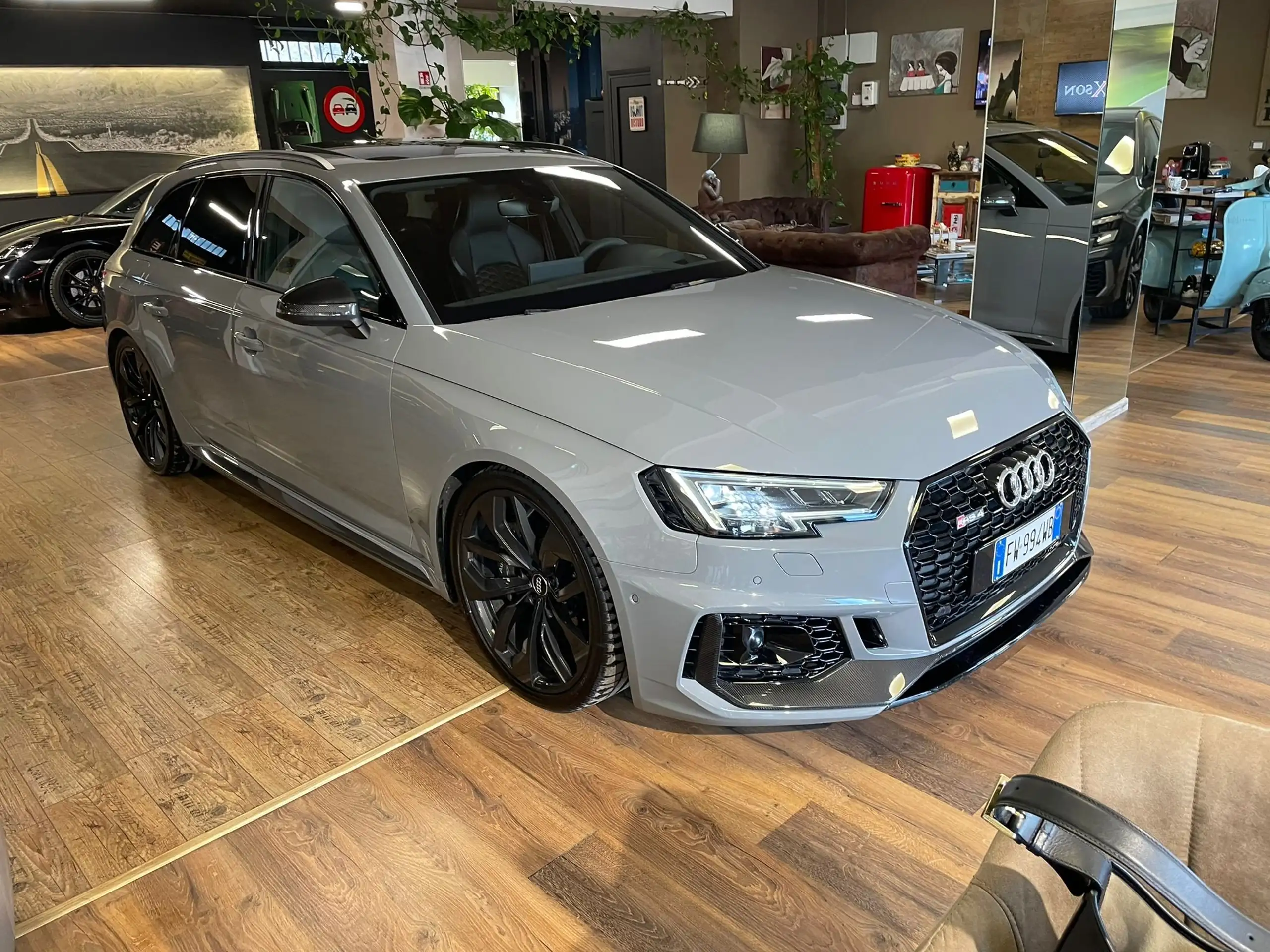 Audi - RS4