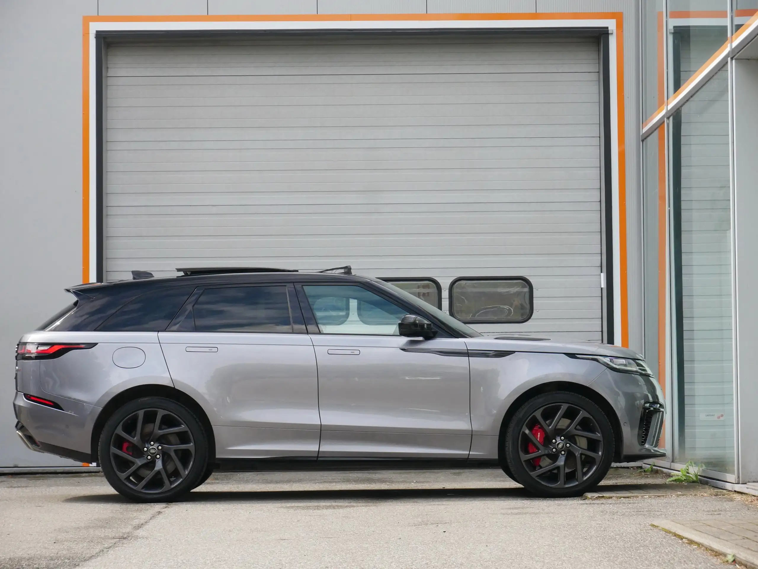 Land Rover - Range Rover Velar