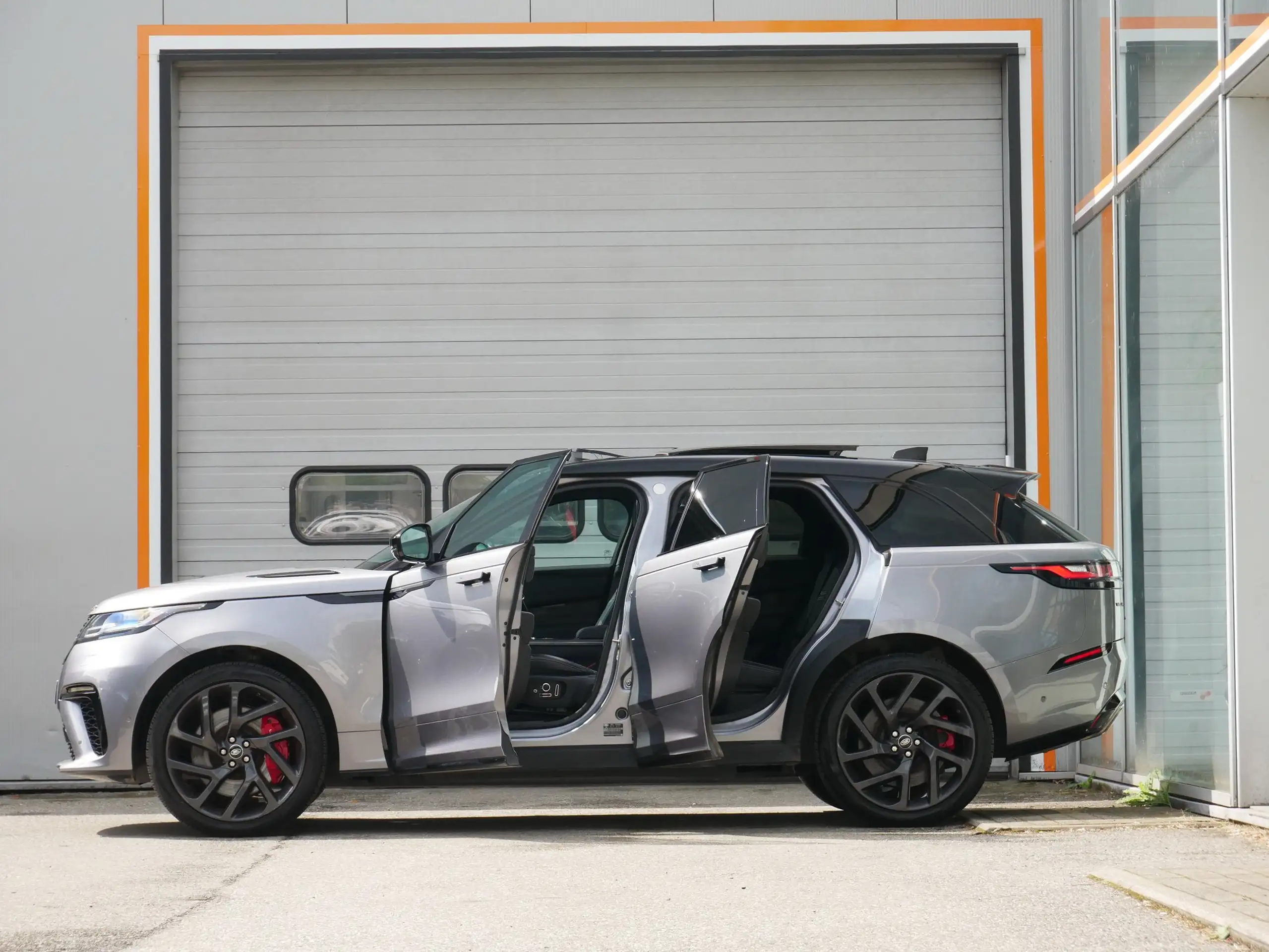 Land Rover - Range Rover Velar