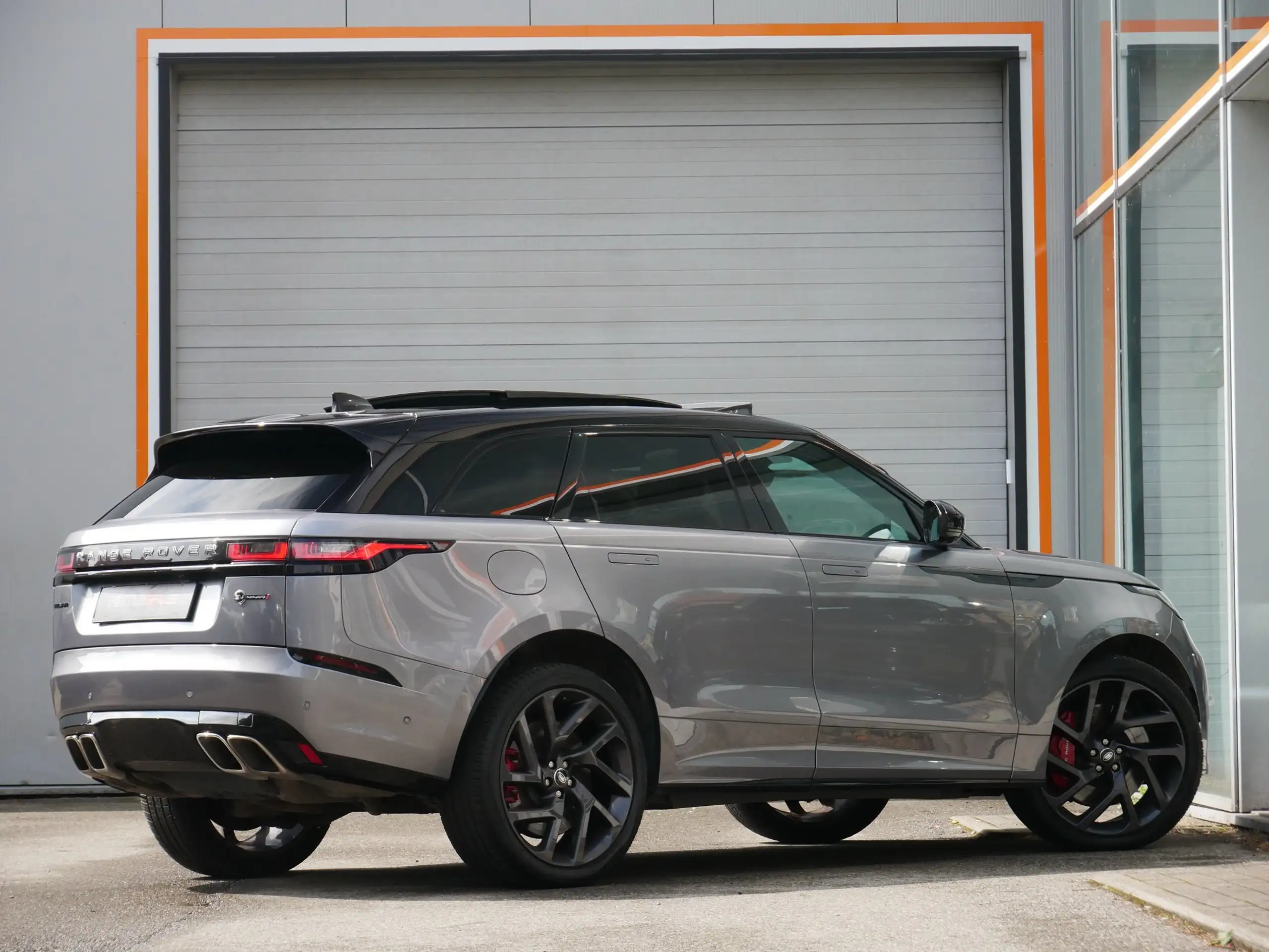 Land Rover - Range Rover Velar