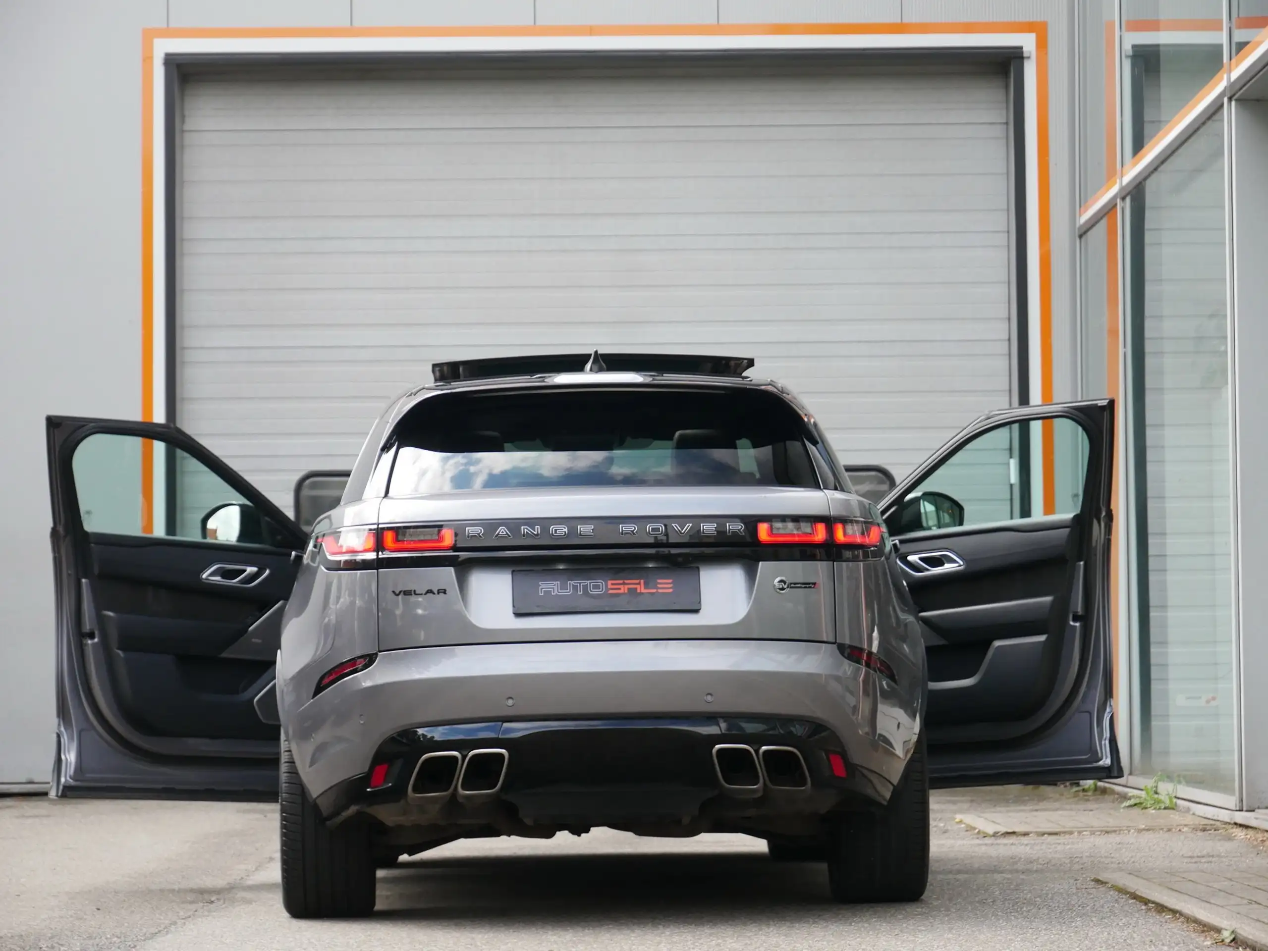 Land Rover - Range Rover Velar