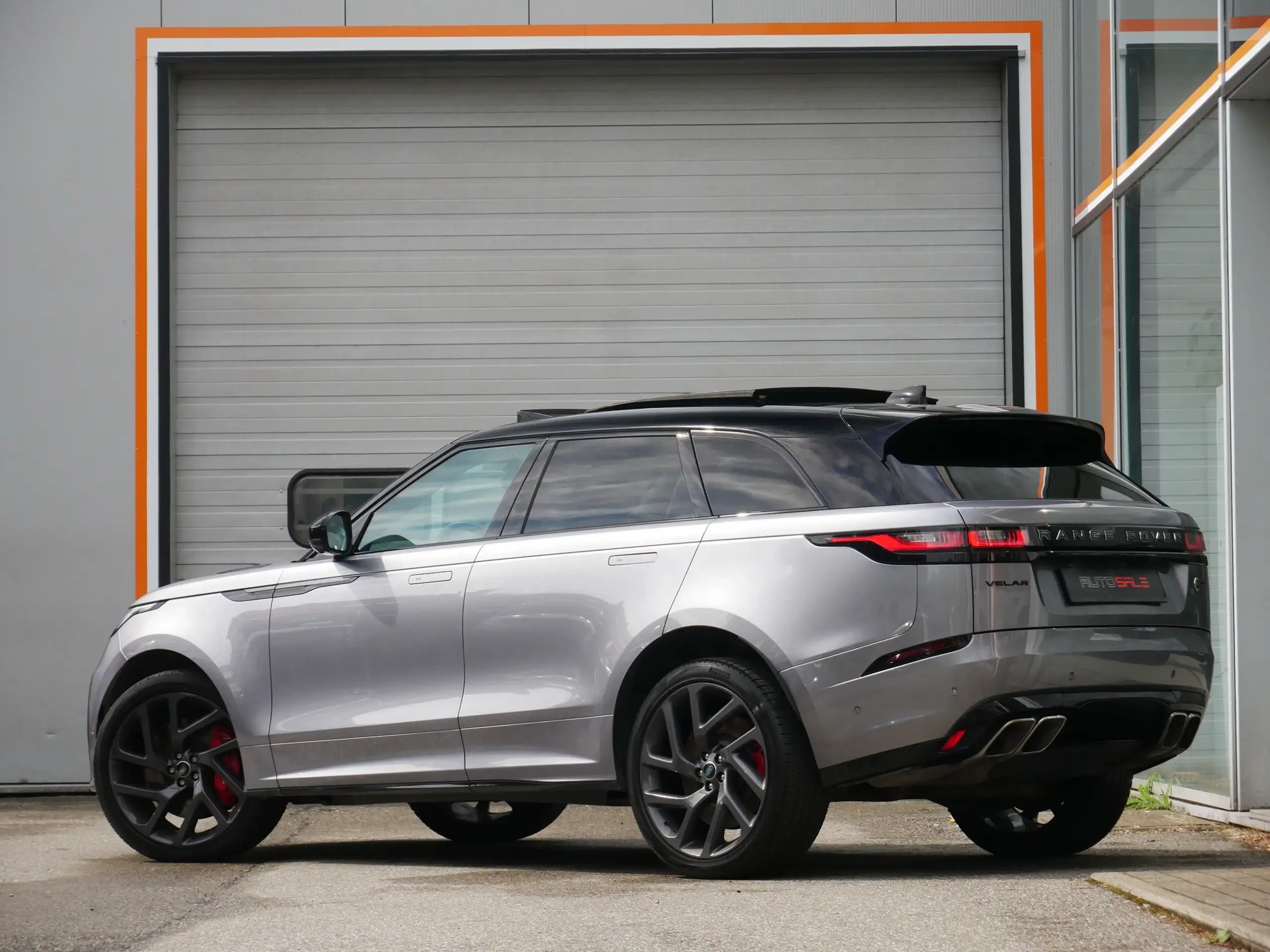 Land Rover - Range Rover Velar