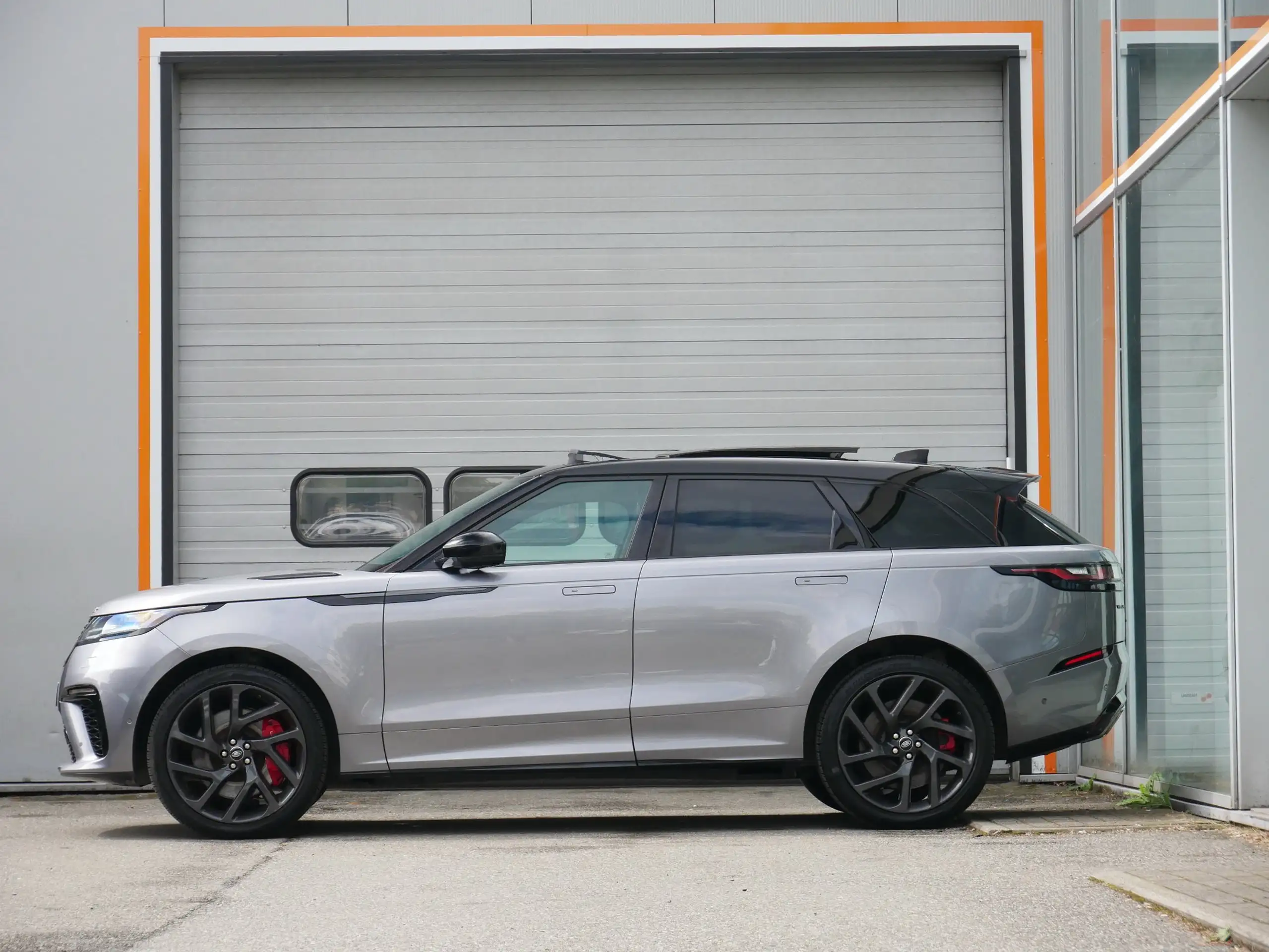 Land Rover - Range Rover Velar