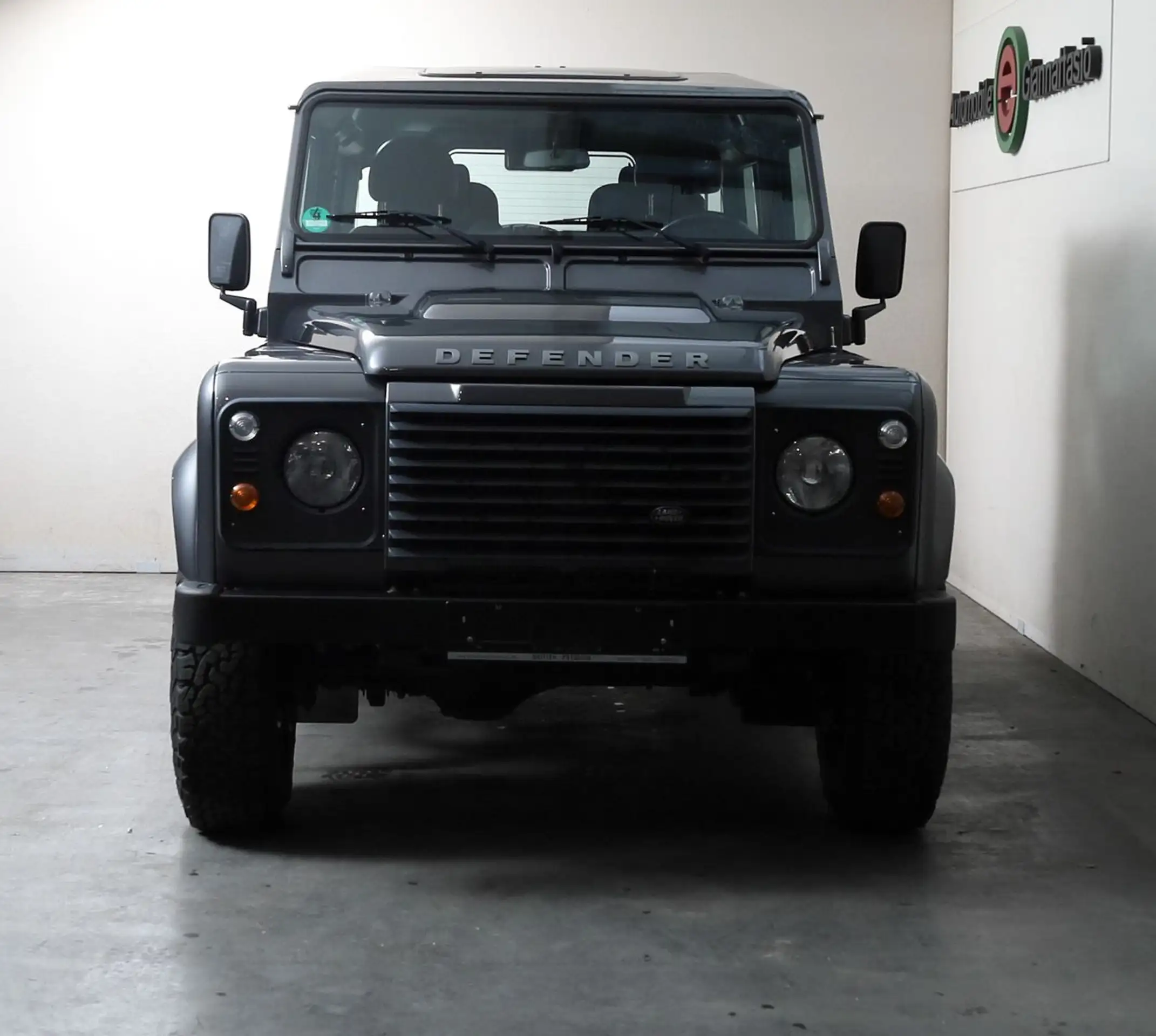 Land Rover - Defender