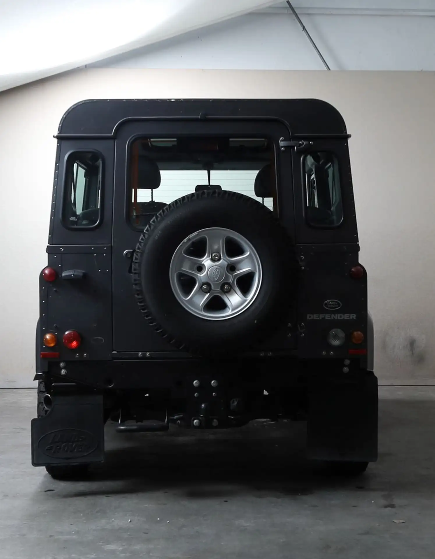 Land Rover - Defender