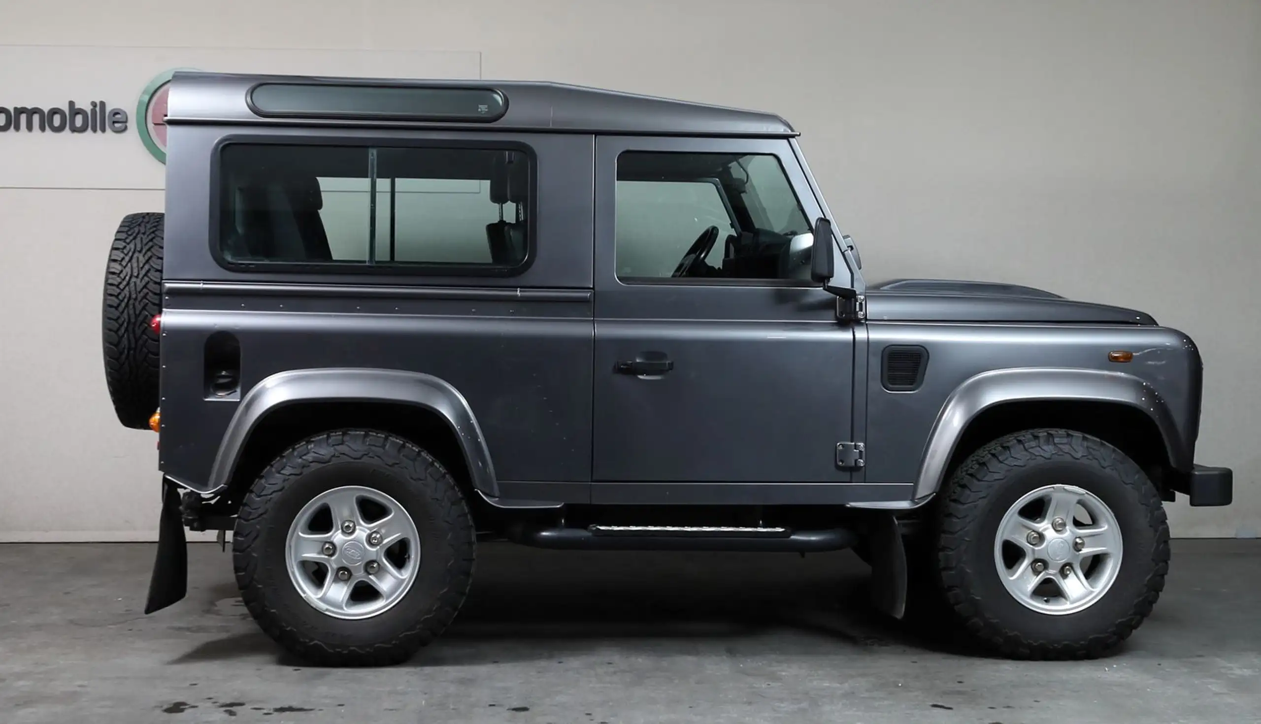 Land Rover Defender 2015