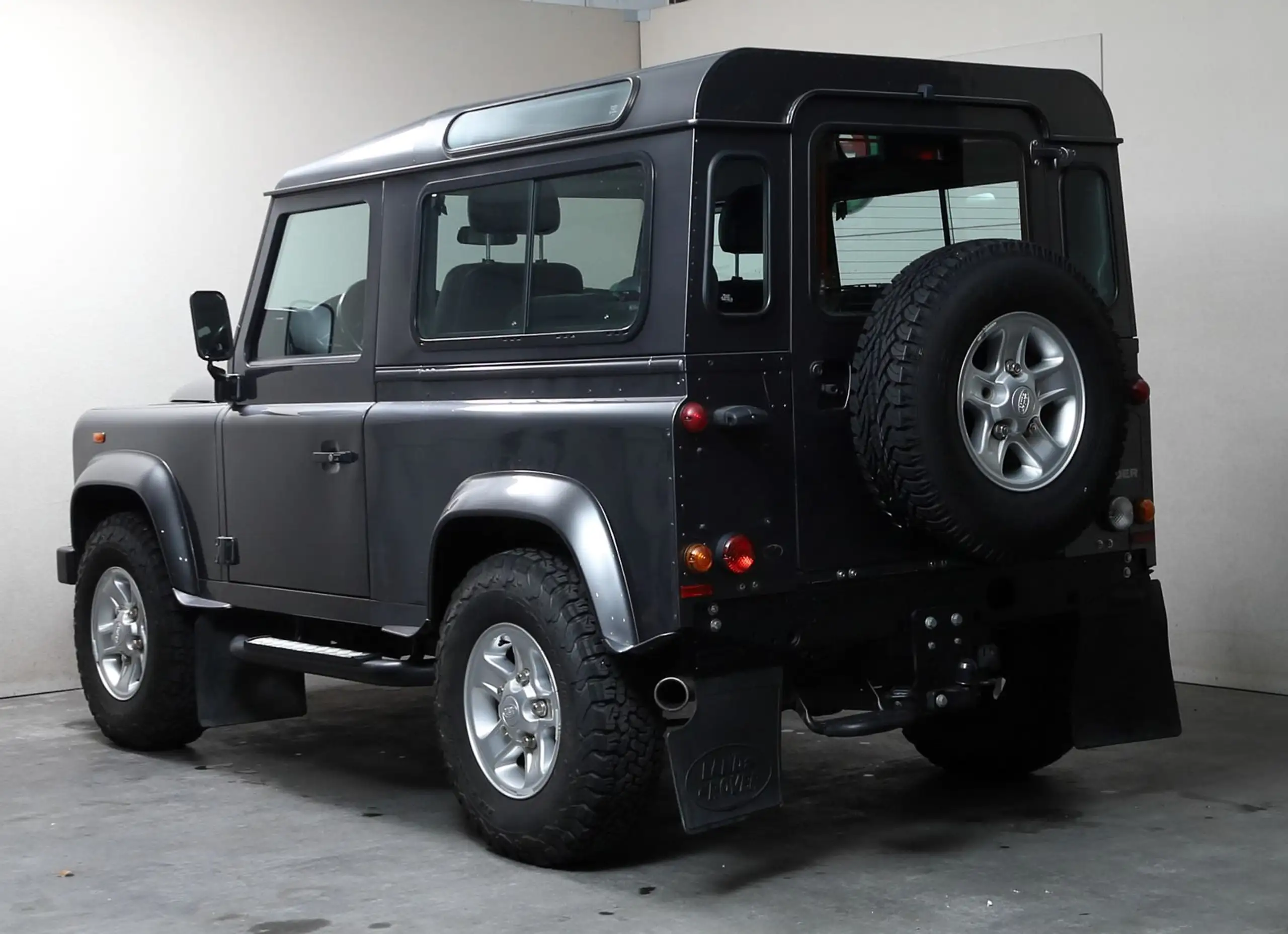 Land Rover - Defender