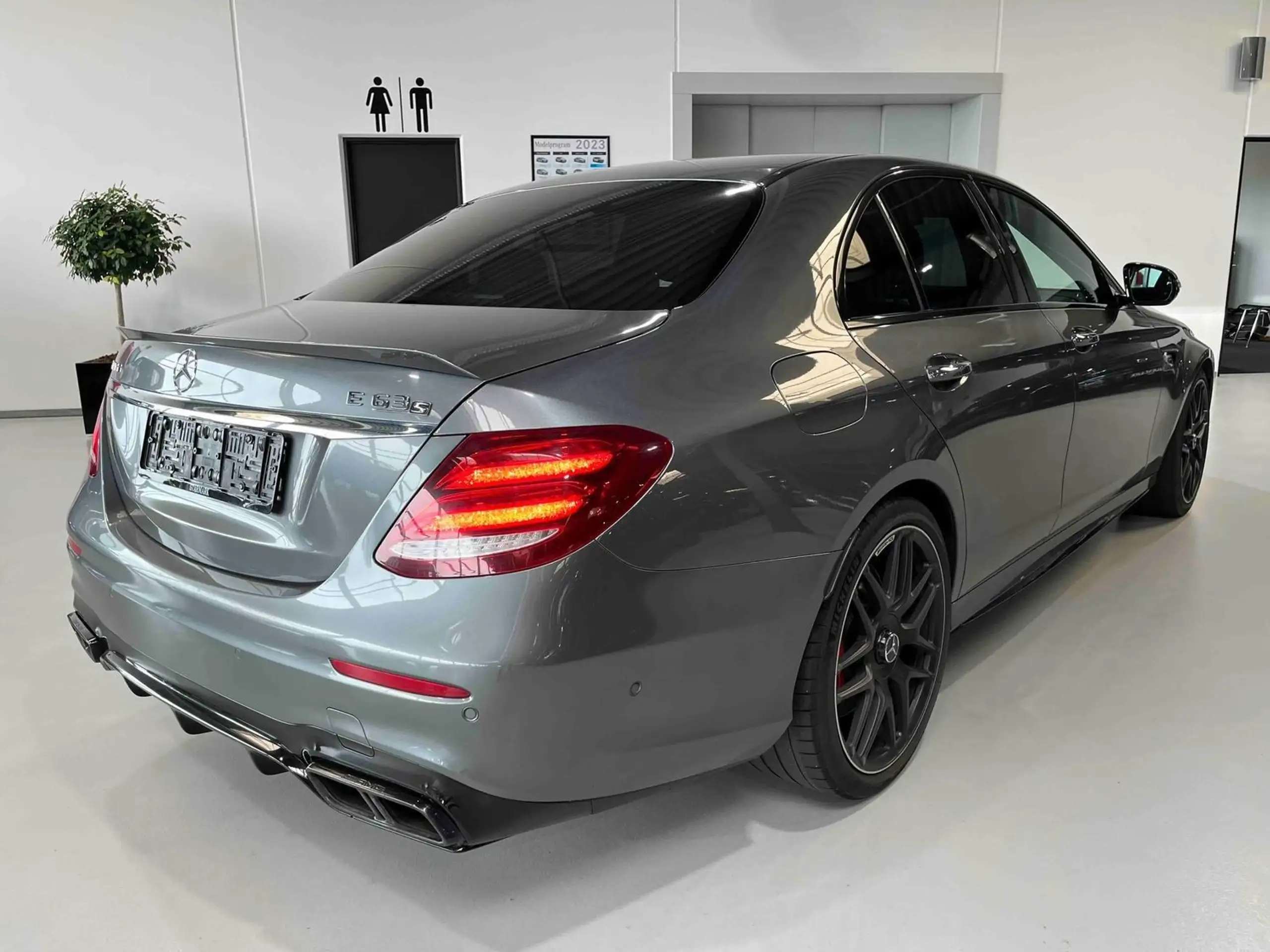 Mercedes-Benz - E 63 AMG