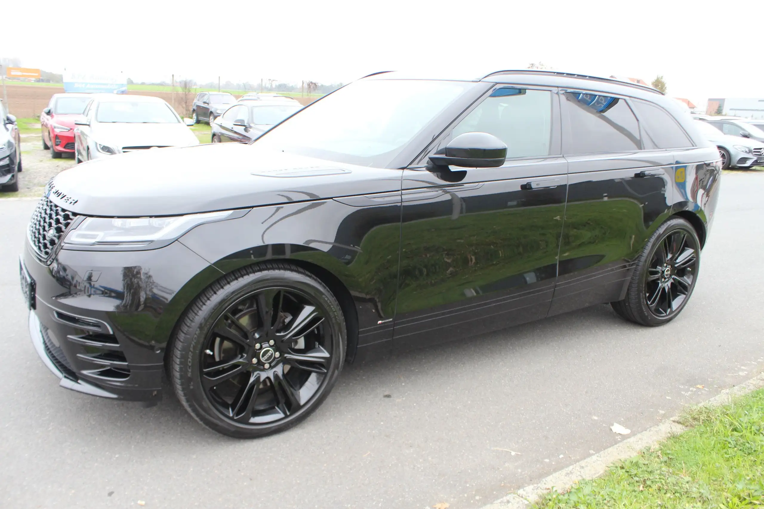 Land Rover - Range Rover Velar