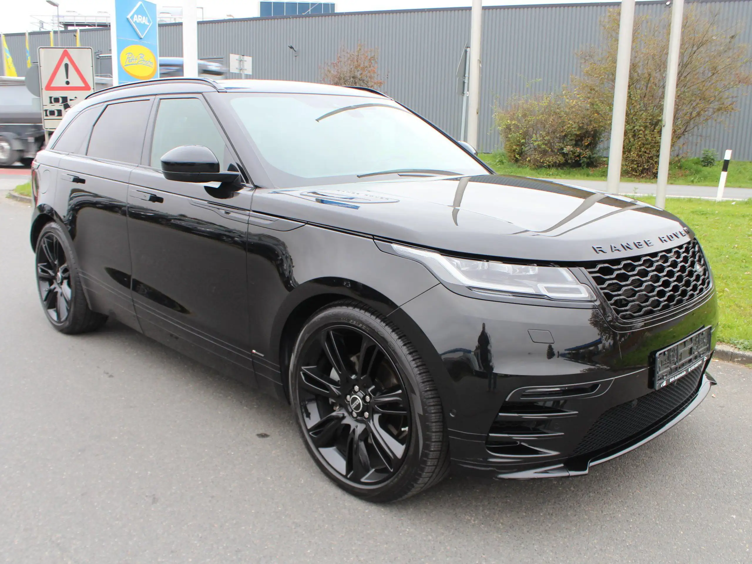 Land Rover - Range Rover Velar