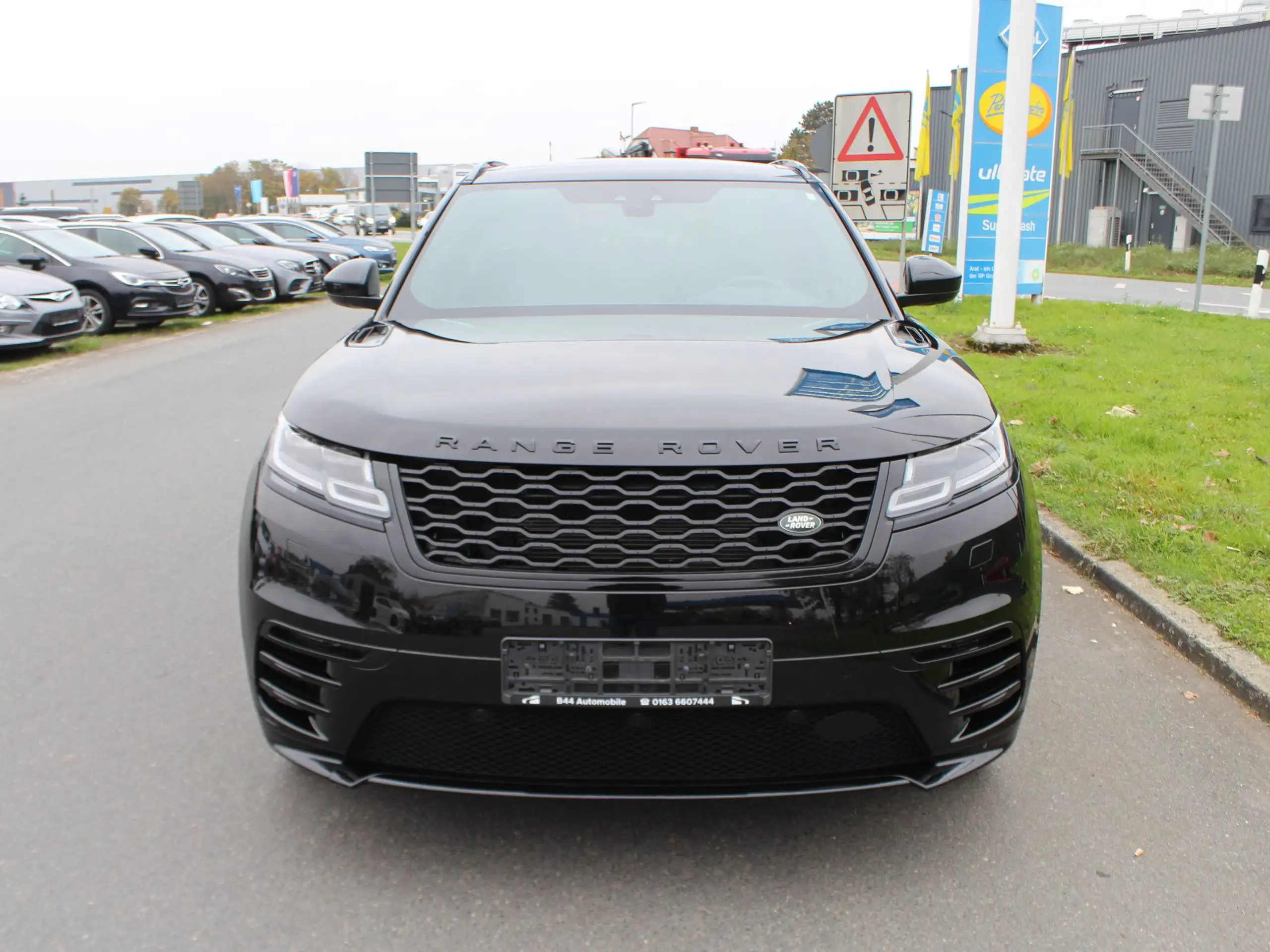 Land Rover - Range Rover Velar