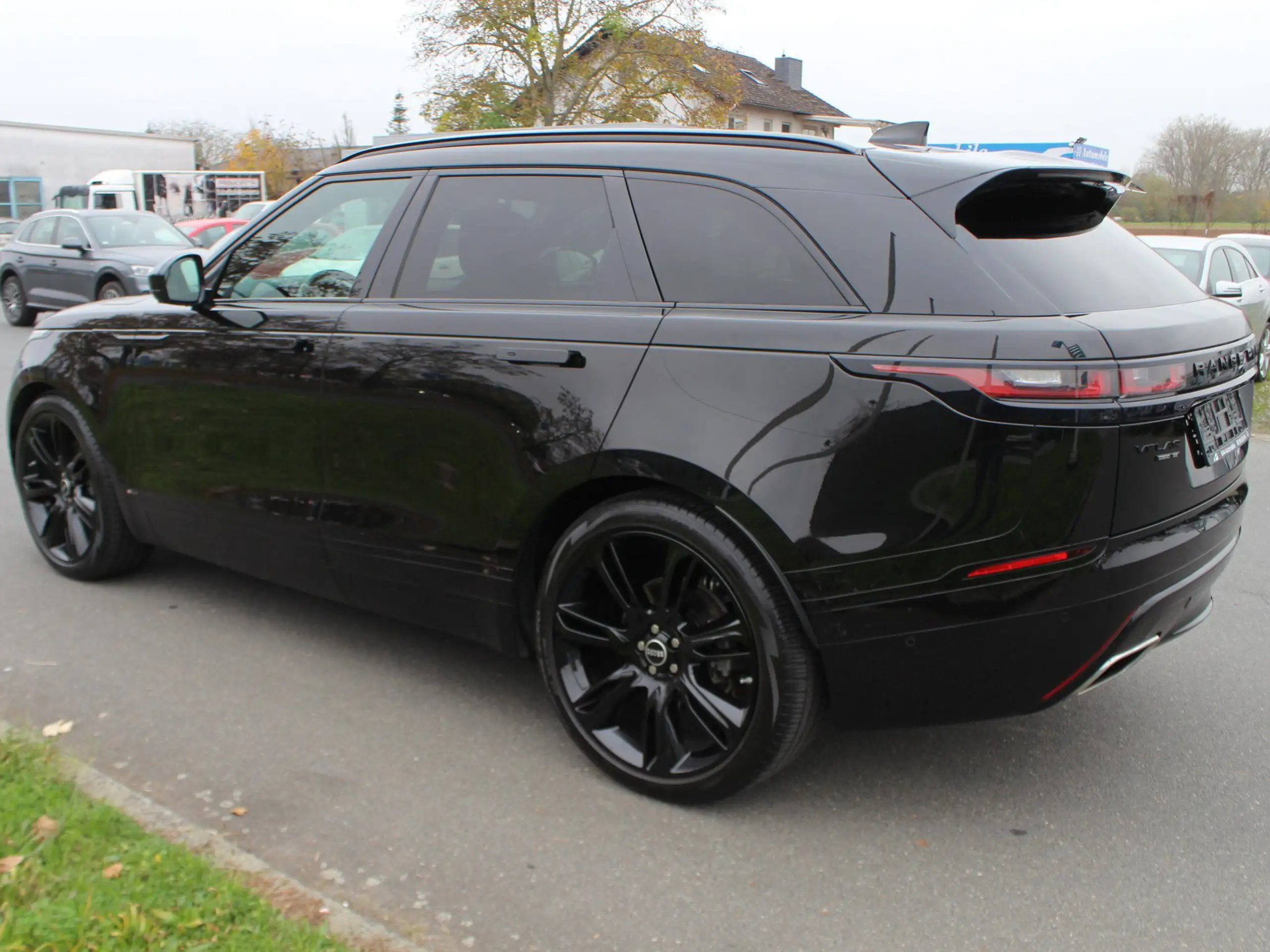 Land Rover - Range Rover Velar