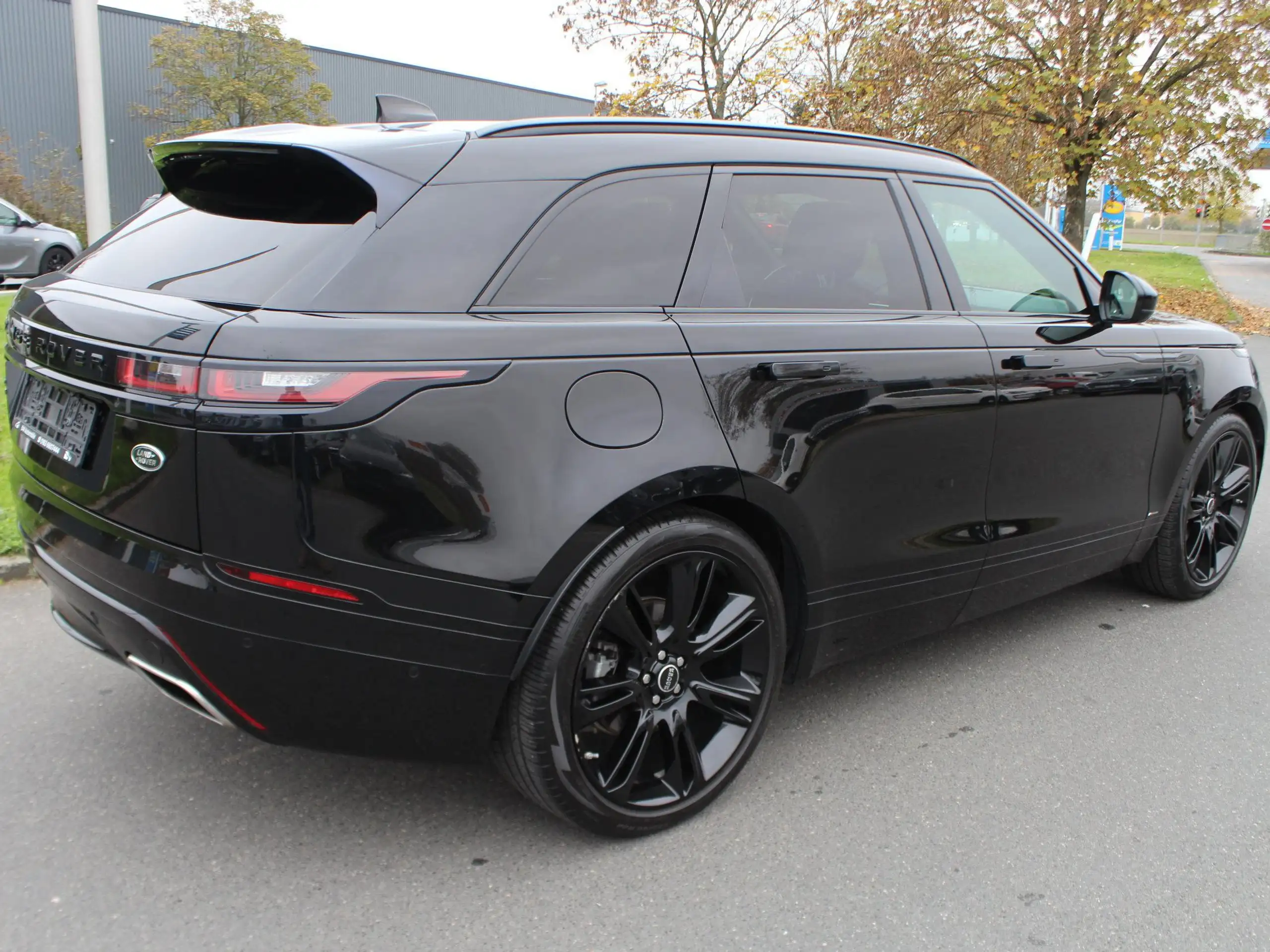 Land Rover - Range Rover Velar