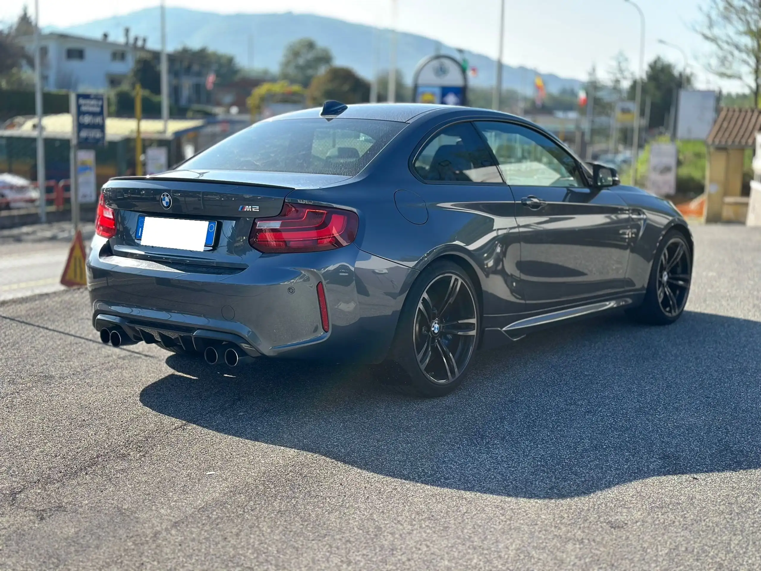 BMW - M2