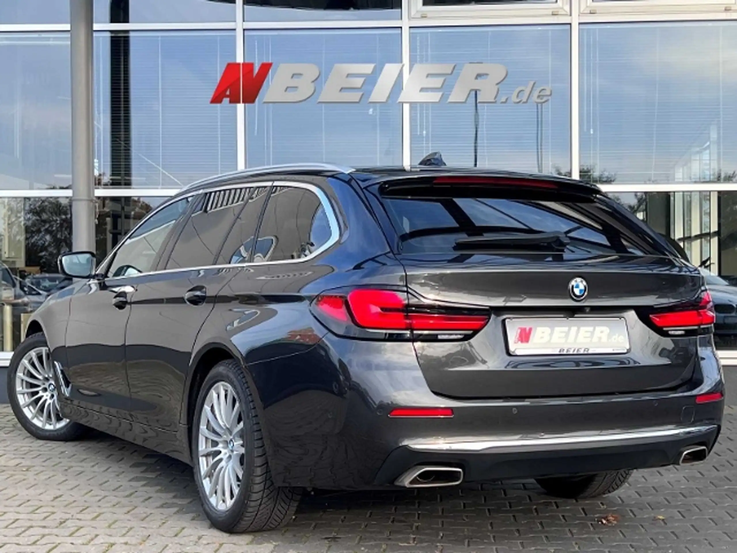 BMW - 530