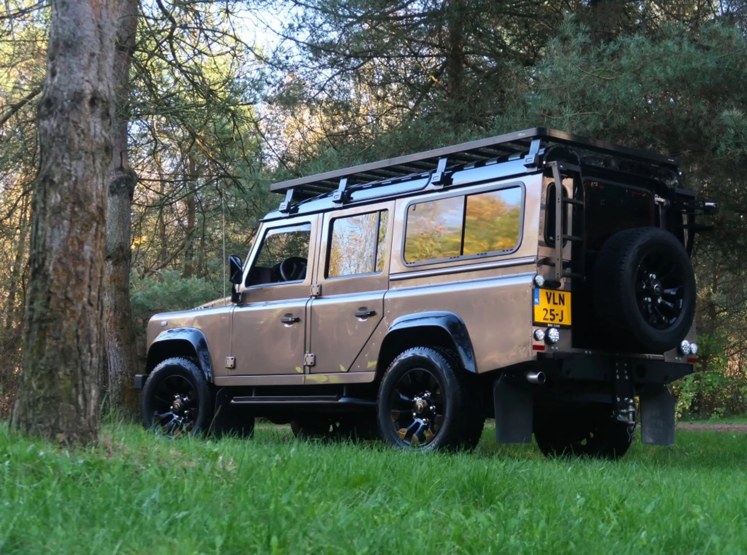 Land Rover - Defender