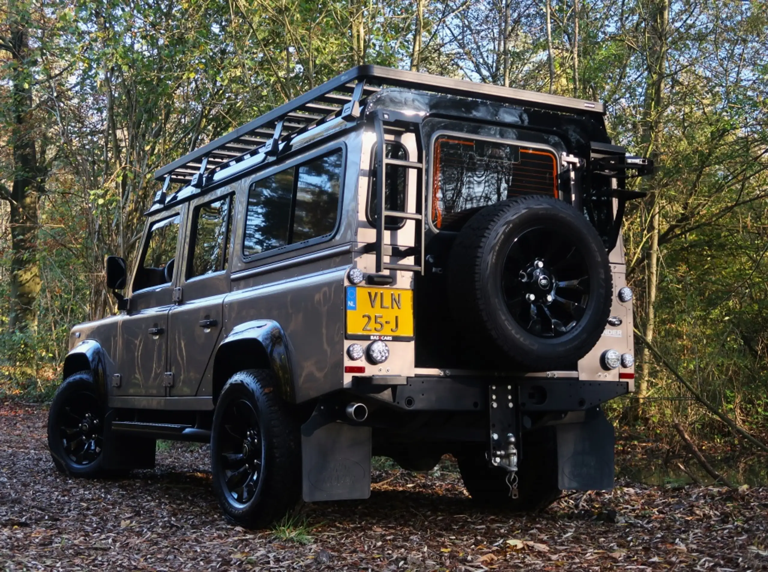 Land Rover - Defender