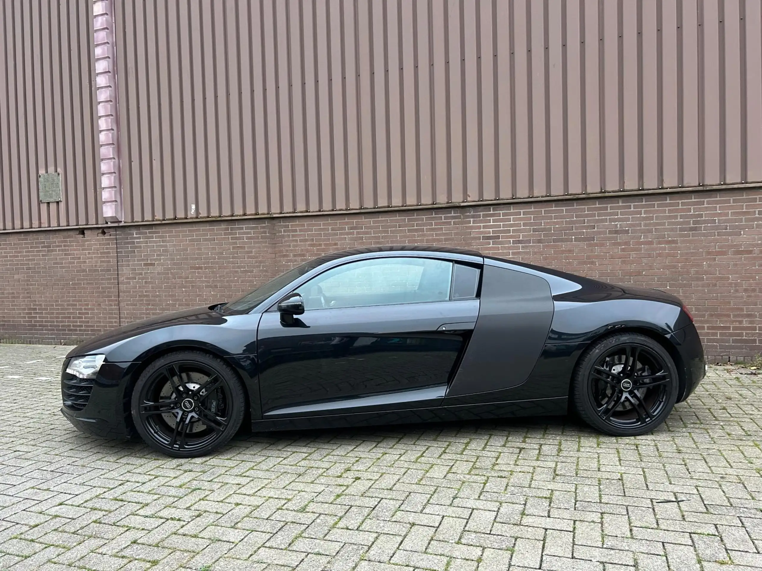 Audi - R8