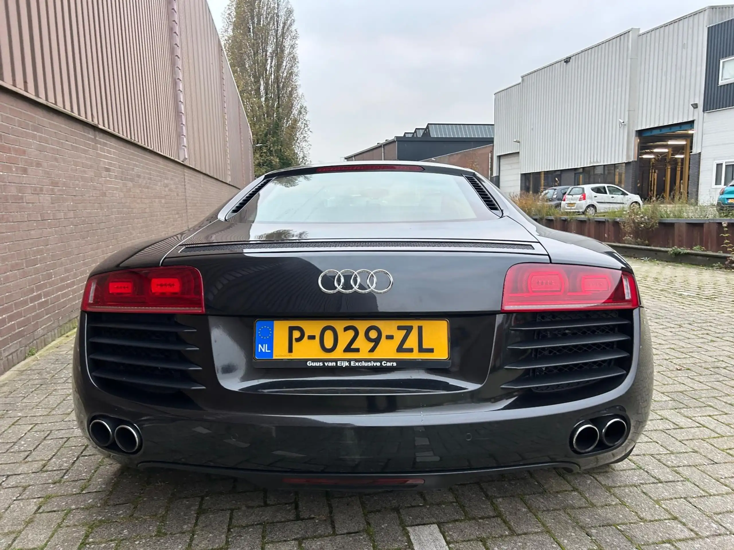 Audi - R8