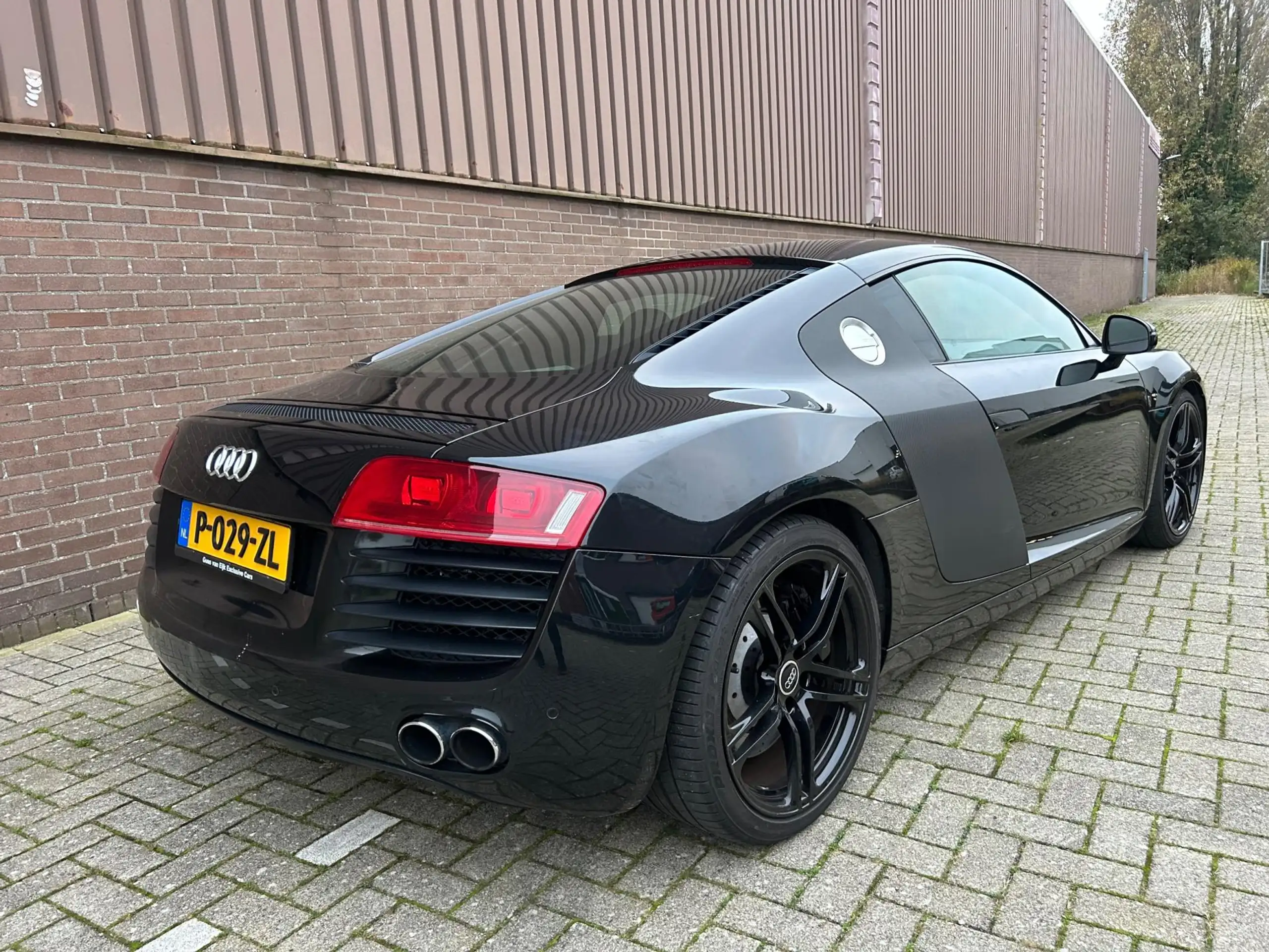 Audi - R8