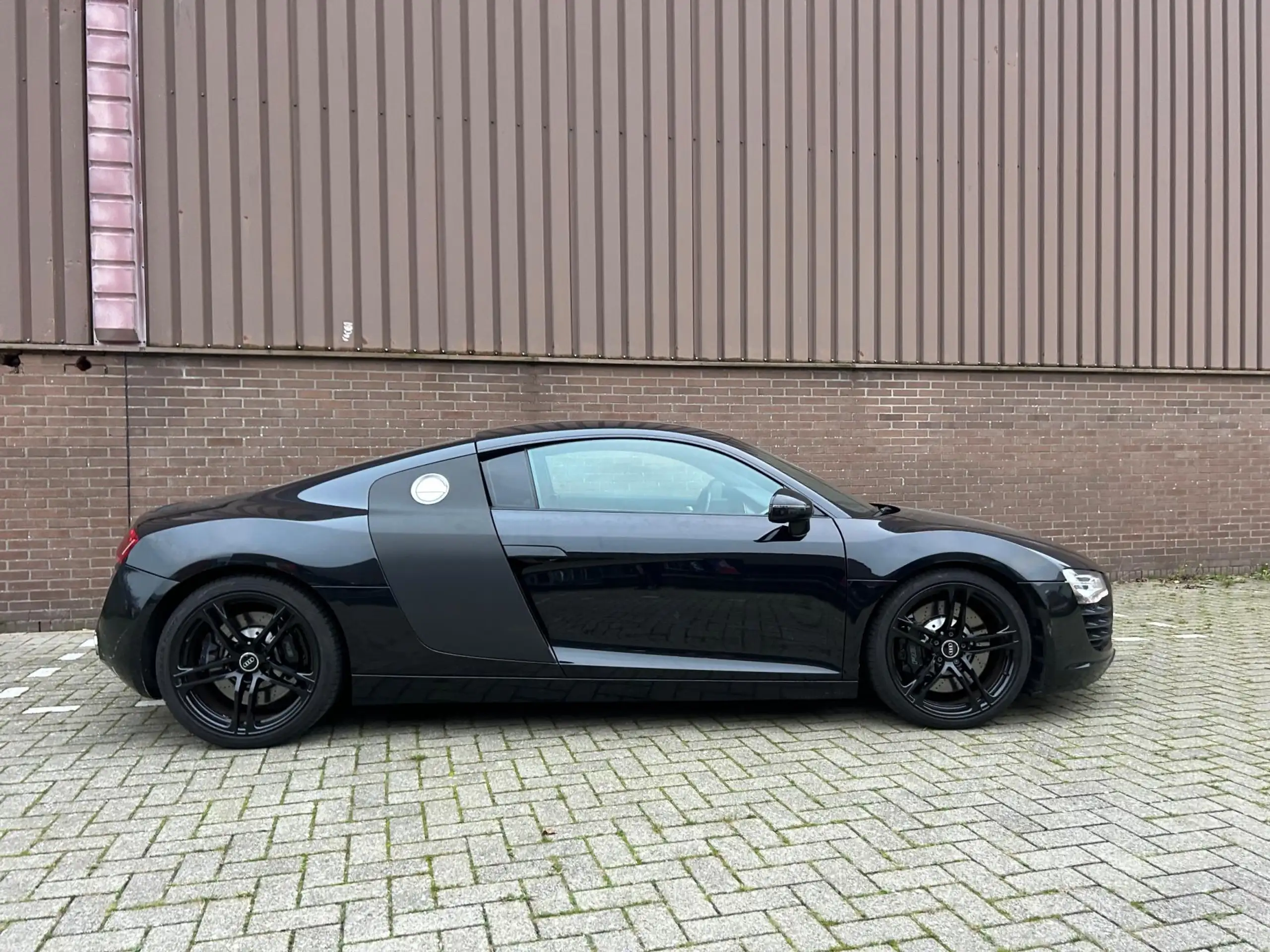 Audi - R8