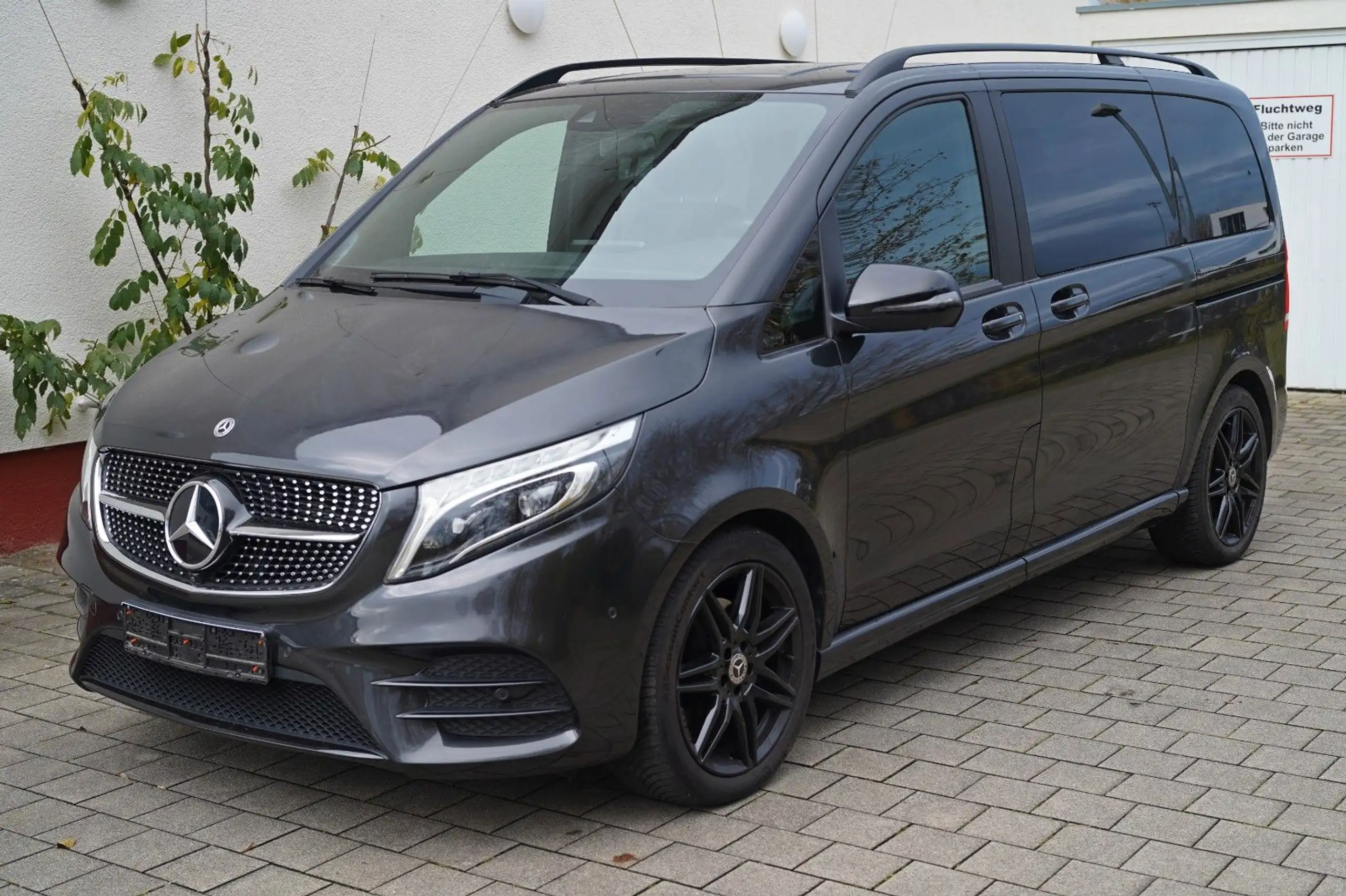 Mercedes-Benz - V 300