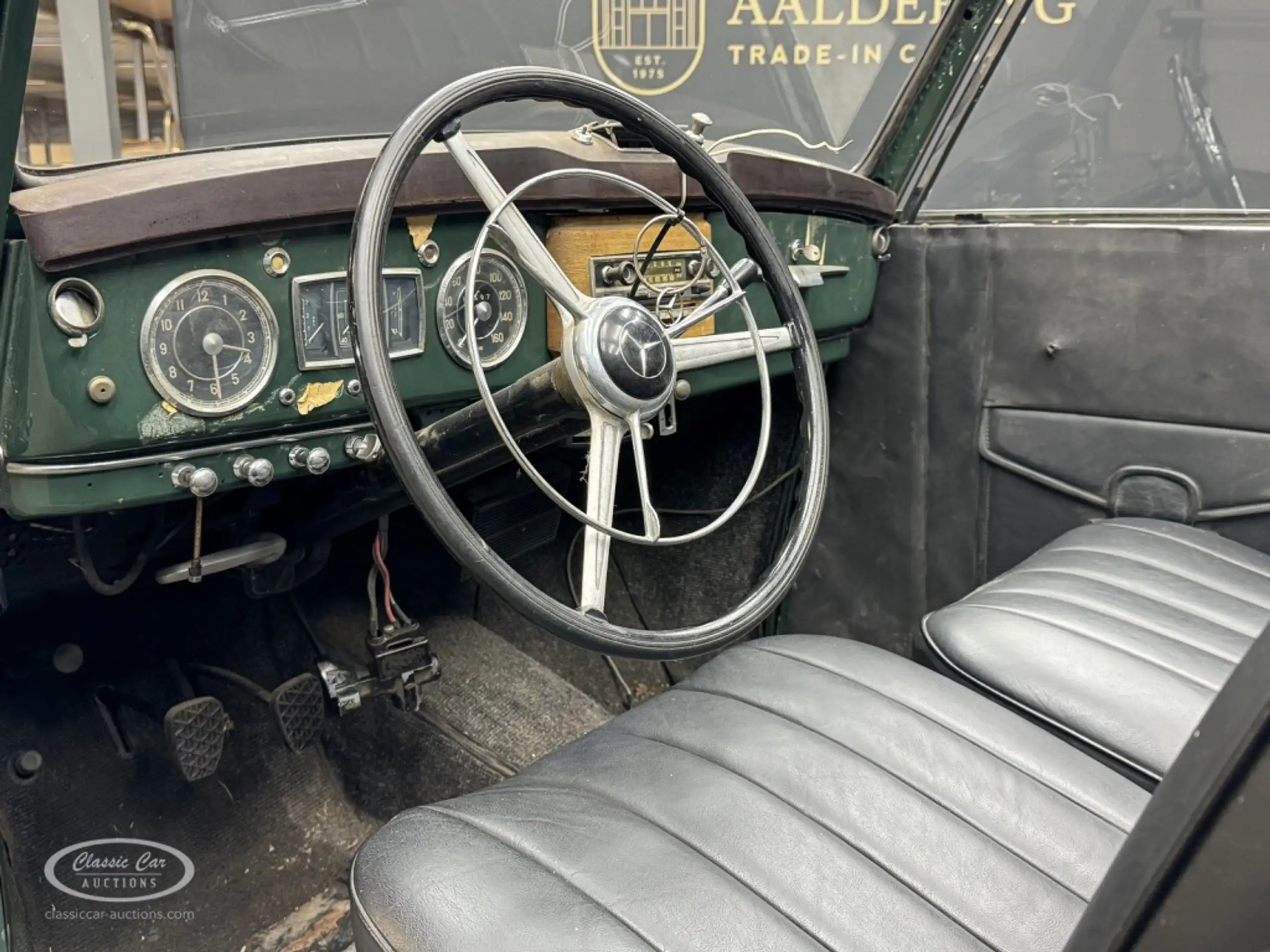 Mercedes-Benz - 220