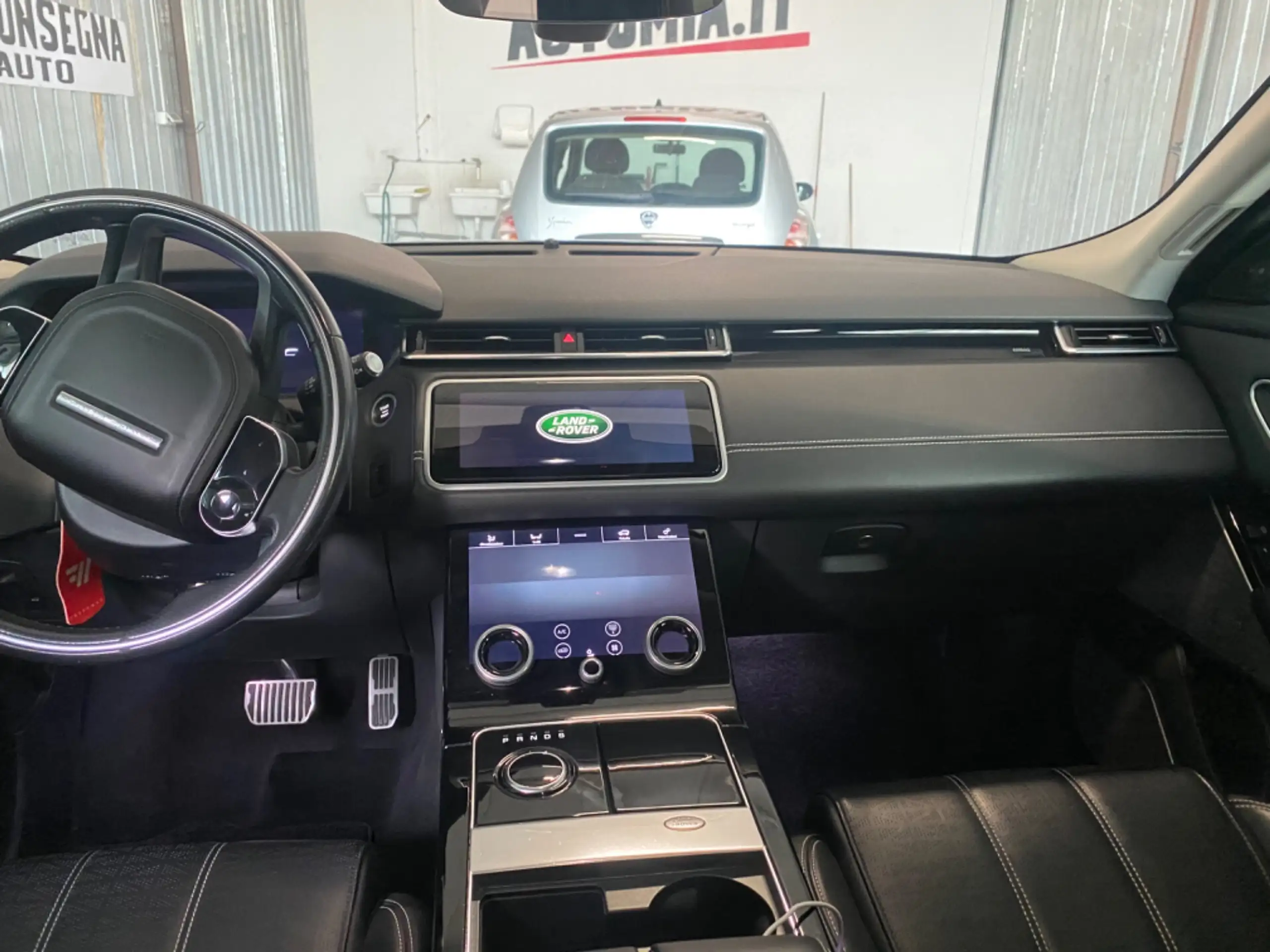 Land Rover - Range Rover Velar