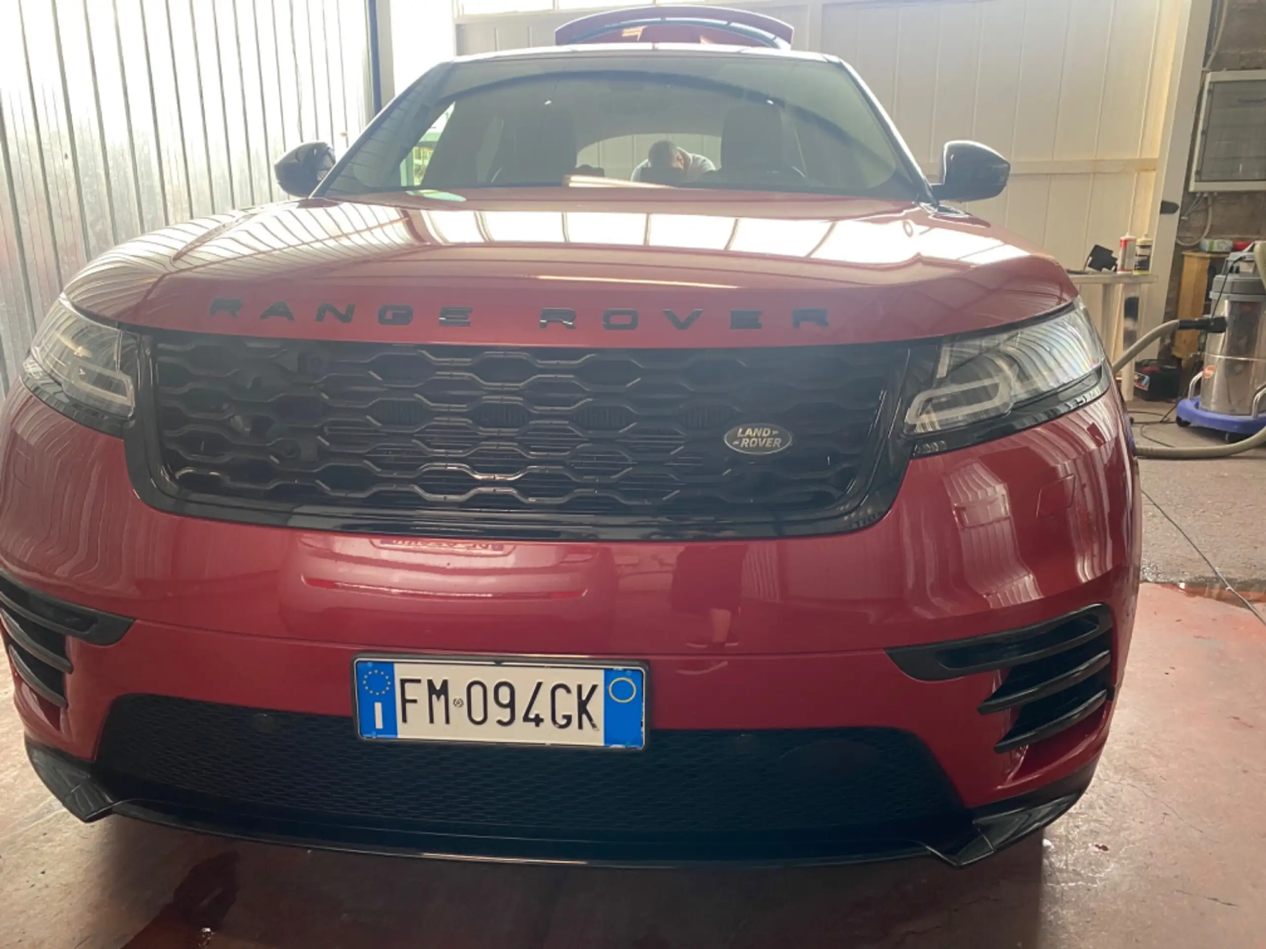 Land Rover - Range Rover Velar