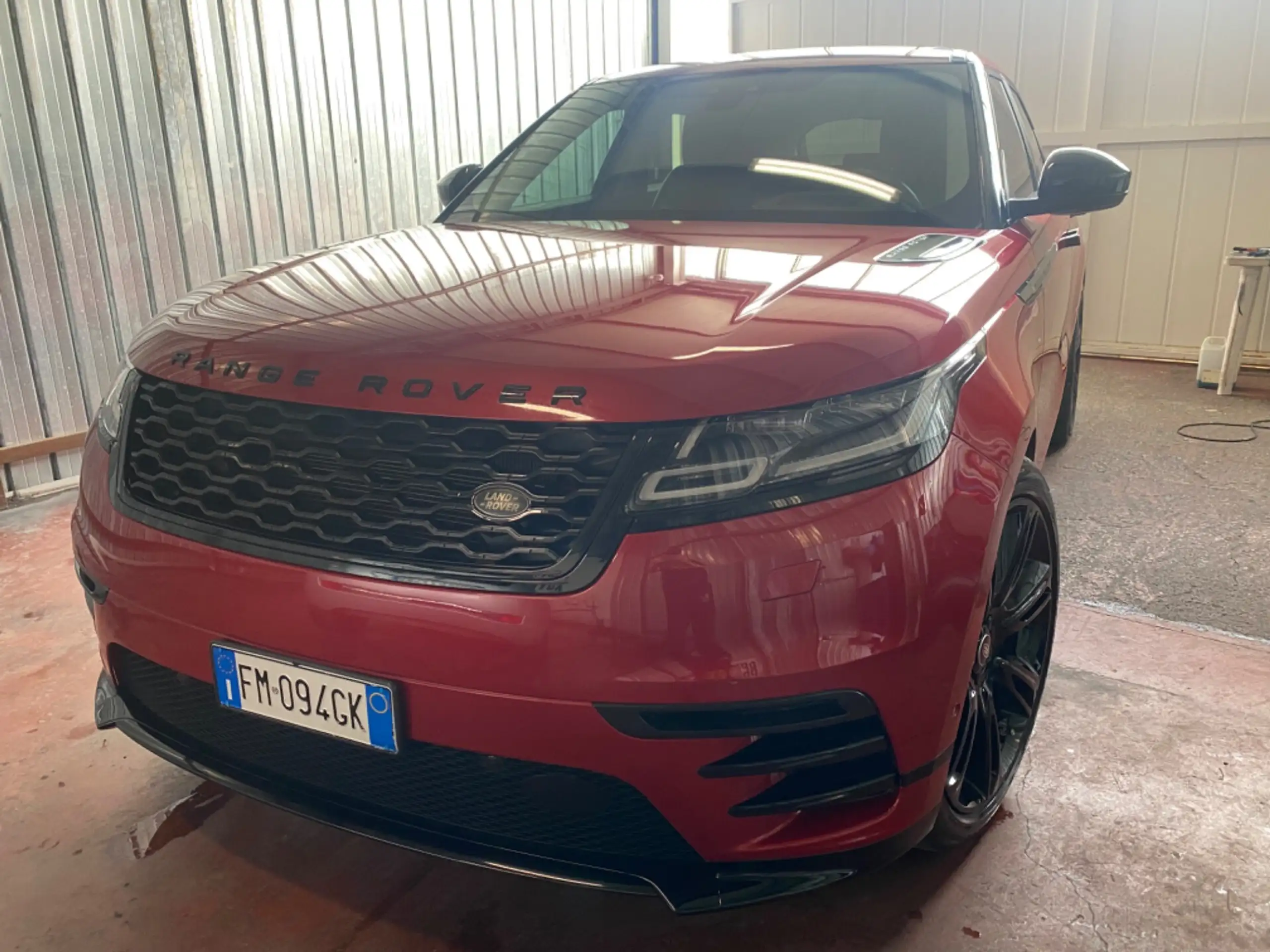 Land Rover - Range Rover Velar