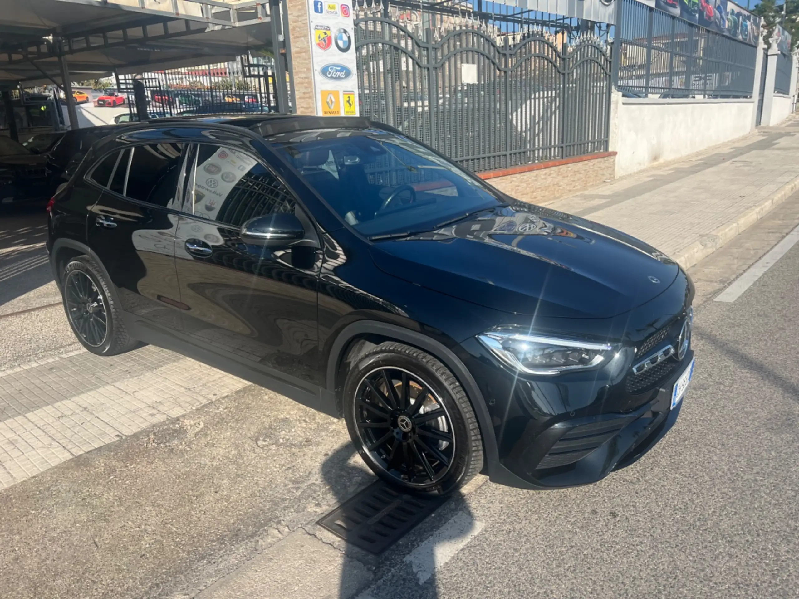 Mercedes-Benz - GLA 220