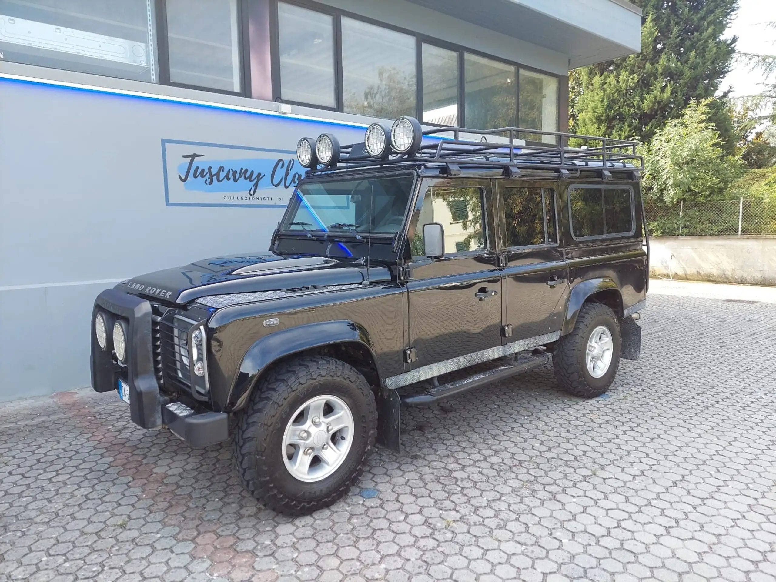 Land Rover - Defender